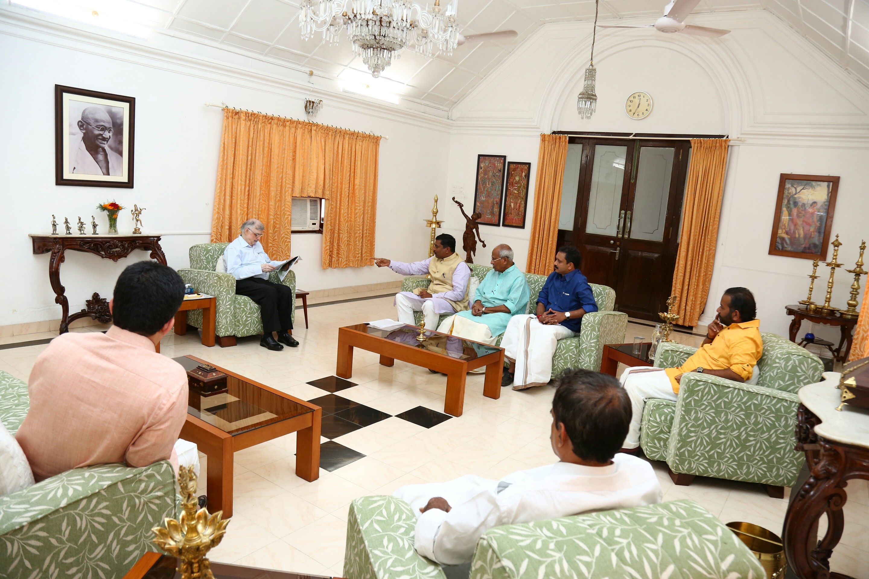 BJP National General Secretary Shri P. Muralidhar Rao meets Kerala Governor to discuss the matter of CPM violence on January 25, 2017