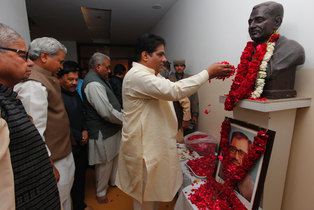 BJP National General Secretary(Org) Shri Ramalji, BJP National General Secretary Shri Bhupendra Yadav & BJP National Secretary, Shri Shyam Jaju giving floral tribute to Pt. Deendayal Upadhyay on Punya Tithi at 11, Ashoka Road on February 11, 2015