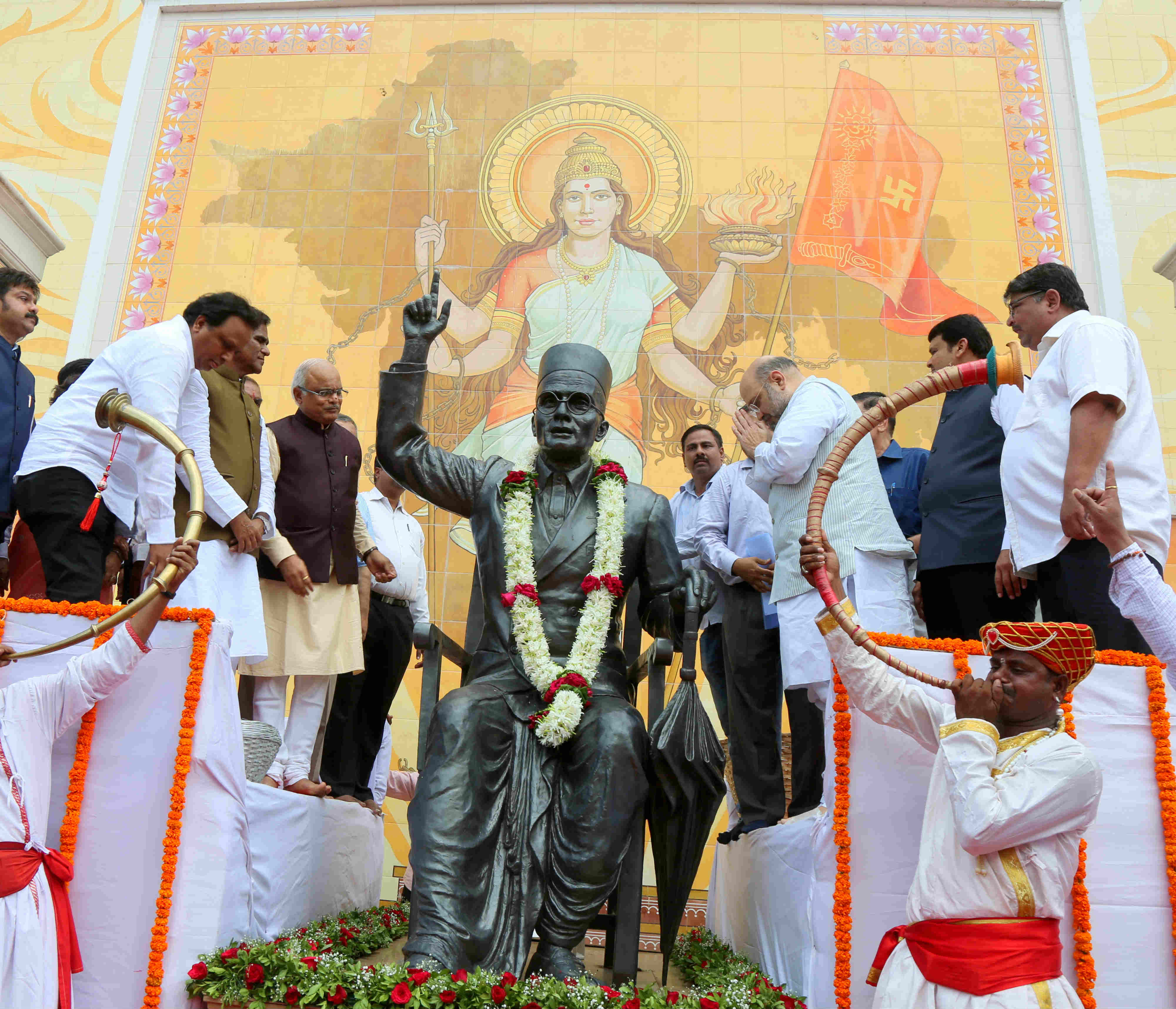 BJP National President AmitShah paying tribute to Chhatrapati Shivaji Maharaj, Veer Savarkar, Dr. Babasaheb Ambedkar and Balasaheb Thackeray in Mumbai.