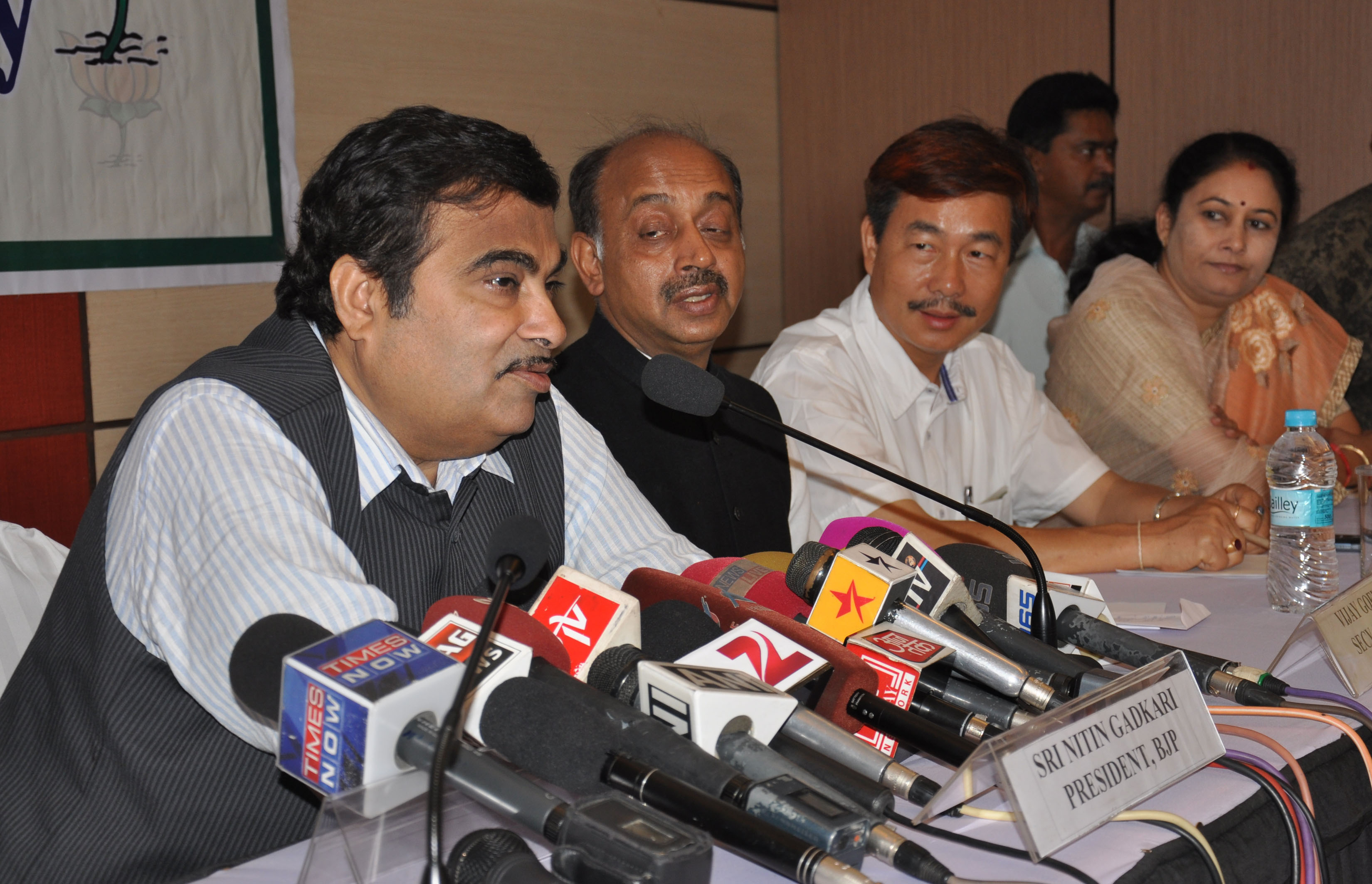 BJP National President, Shri Nitin Gadkari addressing a press conference at Guwahati, Assam on May 13, 2013