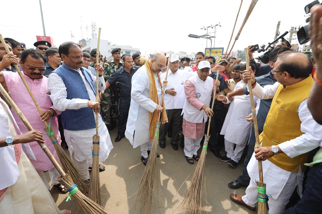 BJP National President, Sh Amit Shah joined in "Seva Divas - Swachhta Programme'' on PM Narendra Modi ji's Birthday in Argora, Ranchi(J'khand).