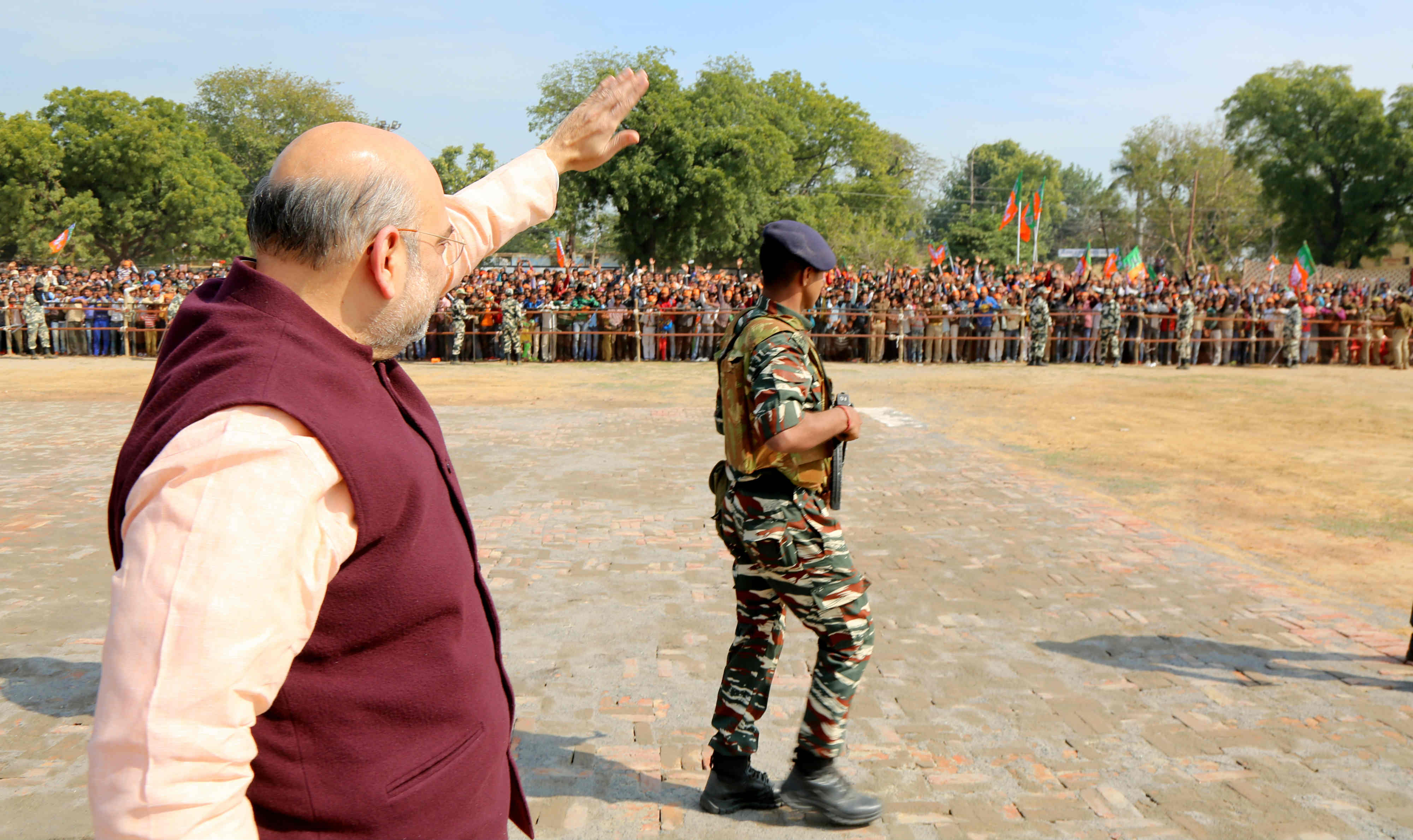 BJP National President, Shri Amit Shah addressing a public meeting at GSAS Inter College Sadabad, Hathras (Uttar Pradesh) on February 08, 2017