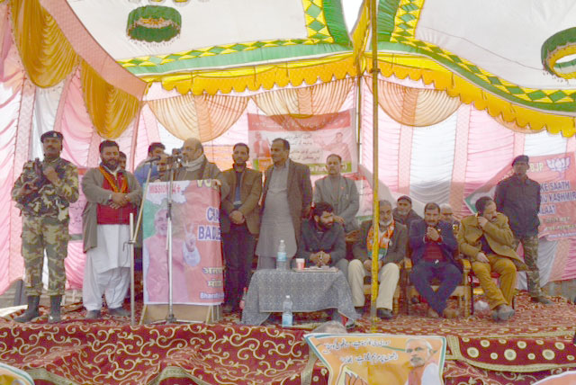 BJP National President, Shri Amit Shah addressing a public meeting at Near public school, Musswara, Distt. Shopian (Srinagar) on December 11, 2014