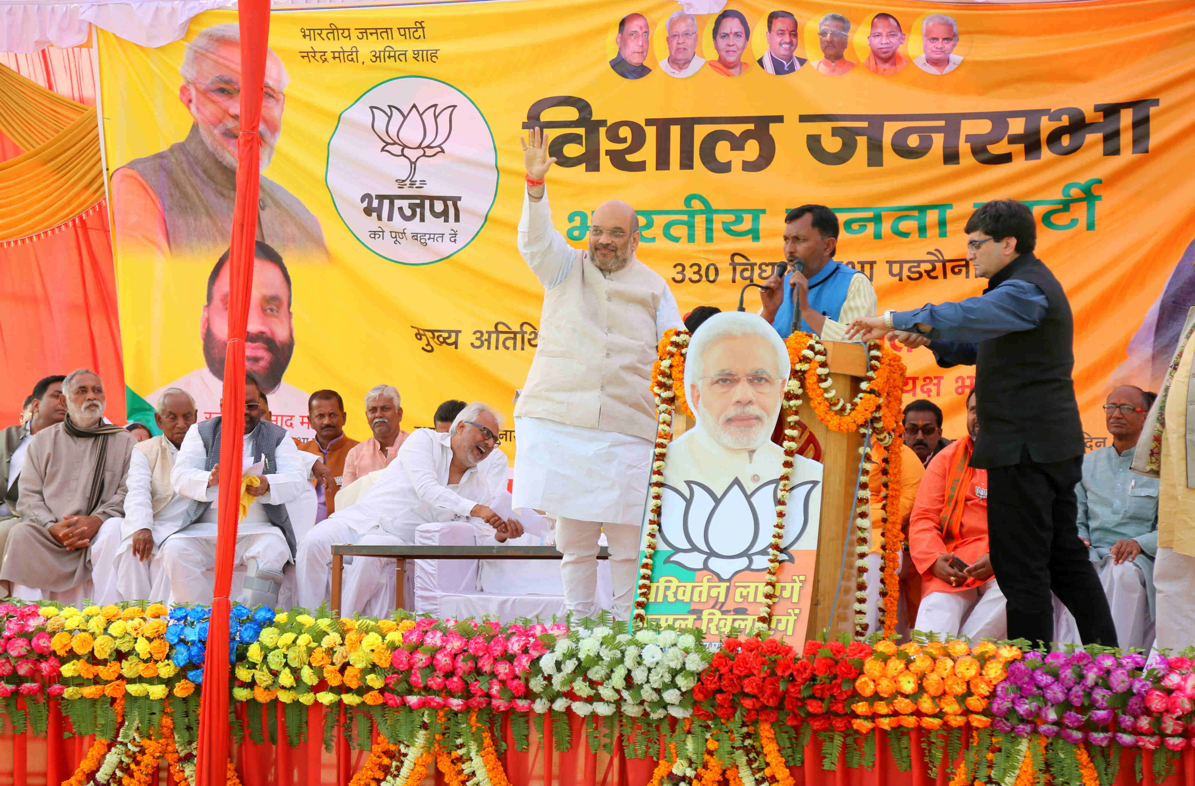 BJP National President, Shri Amit Shah addressing a public meeting at U.N. Singh Degree College, Padrauna, Kushinagar (Uttar Pradesh) on February 25, 2017