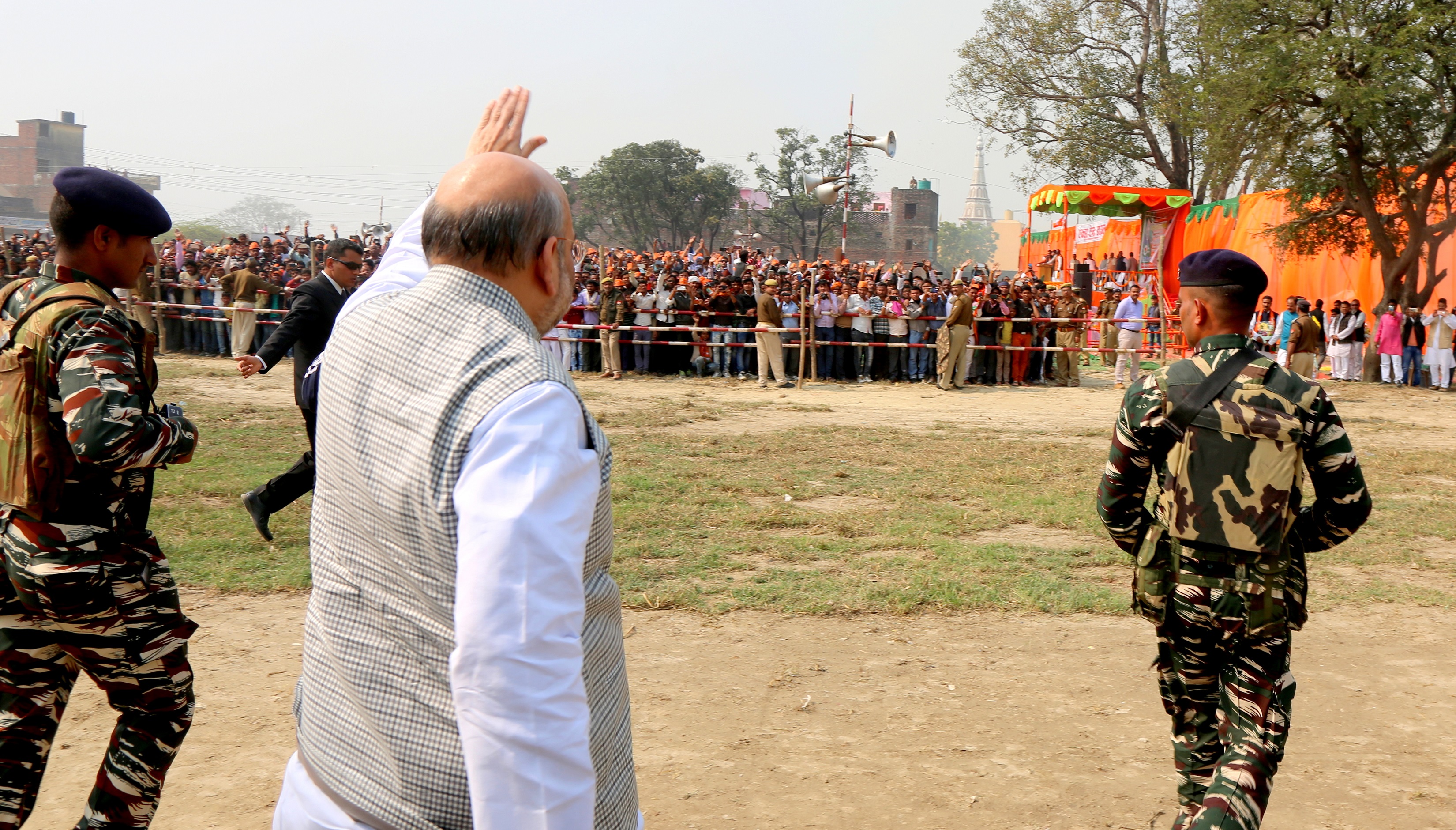 BJP National President Shri Amit Shah addressing a public meeting in Itwa, Siddharthnagar (Uttar Pradesh) on February 17, 2017