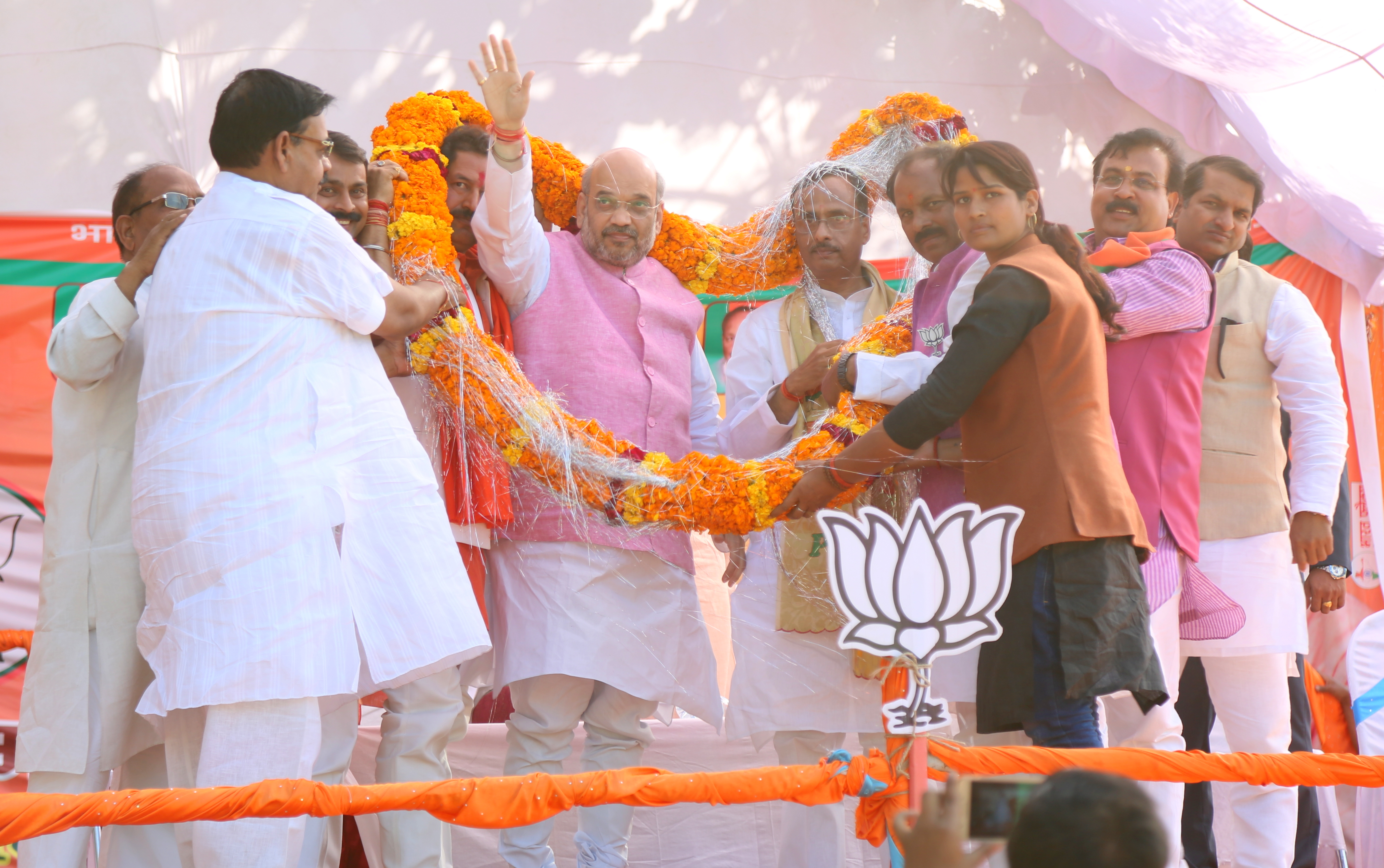 BJP National President Shri Amit Shah addressing a public meeting in Kakohiya Inter College, Sikarara, Malhani, Jaunpur District (Uttar Pradesh) on March 06, 2017