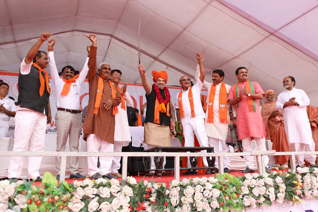 BJP National President, Shri Amit Shah addressing a public meeting in Rapar (Gujarat)