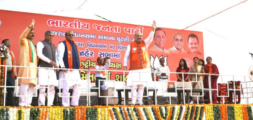 BJP National President, Shri Amit Shah addressing a public meeting in Vagra assembly constituency at District Bharuch (Gujarat).