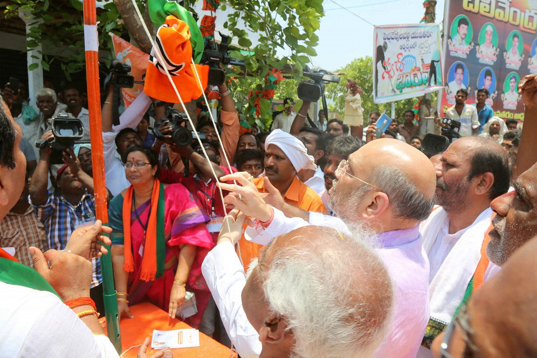 BJP National President, Shri Amit Shah addressing booth committee meeting at Pedda Devulapalli village, Nagarjuna Sagar Assembly, Telangana on 23 May 2017