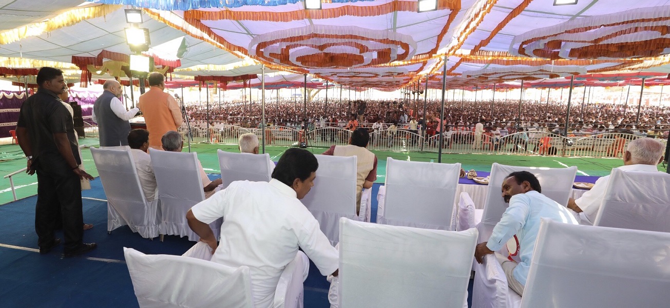 Photographs : BJP National President, Shri Amit Shah addressing Coconut Growers Convention in Tiptur (Karnataka) 