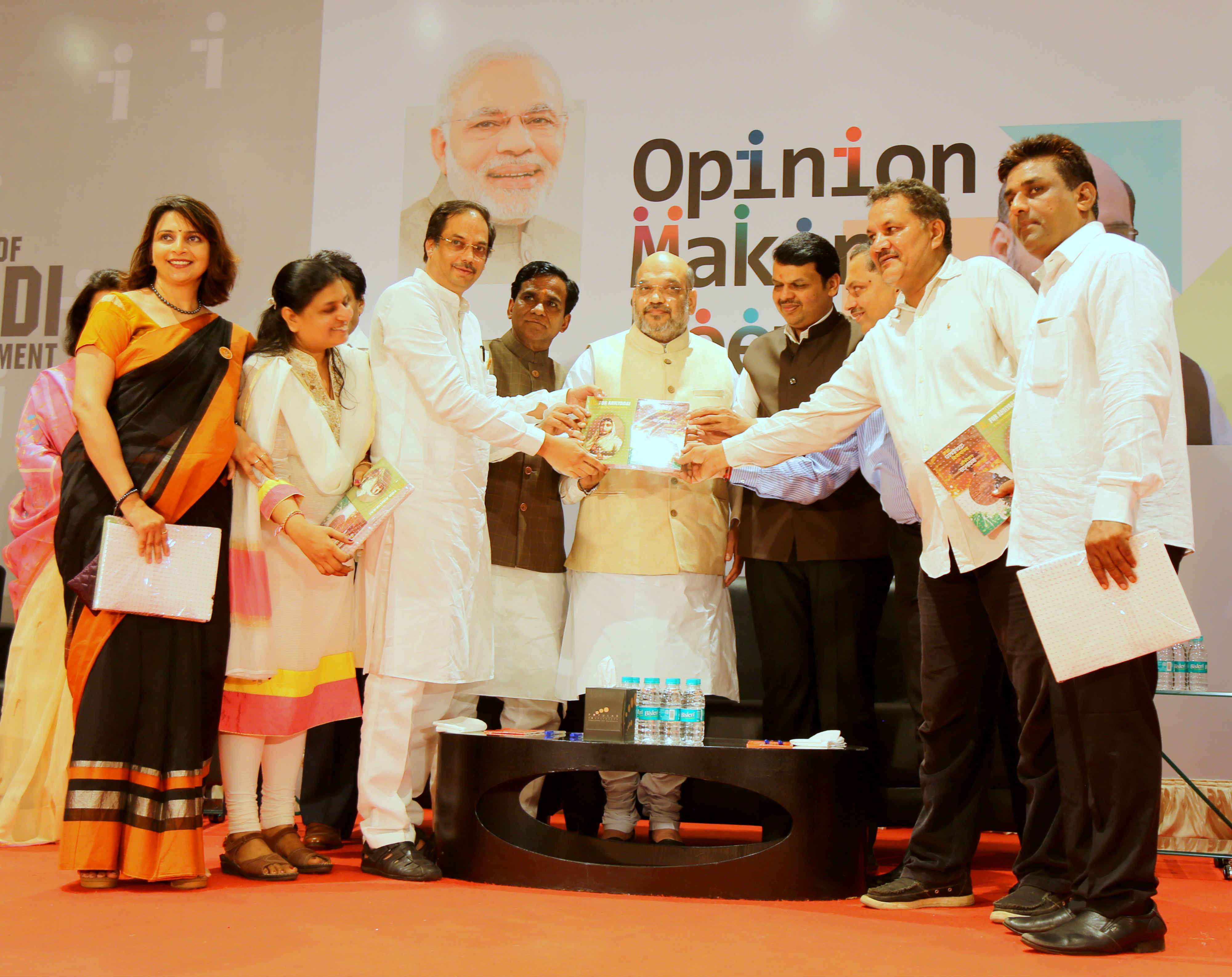 BJP National President, Shri Amit Shah addressing meeting of eminent citizens and intellectuals at B.J. Hall, Mumbai