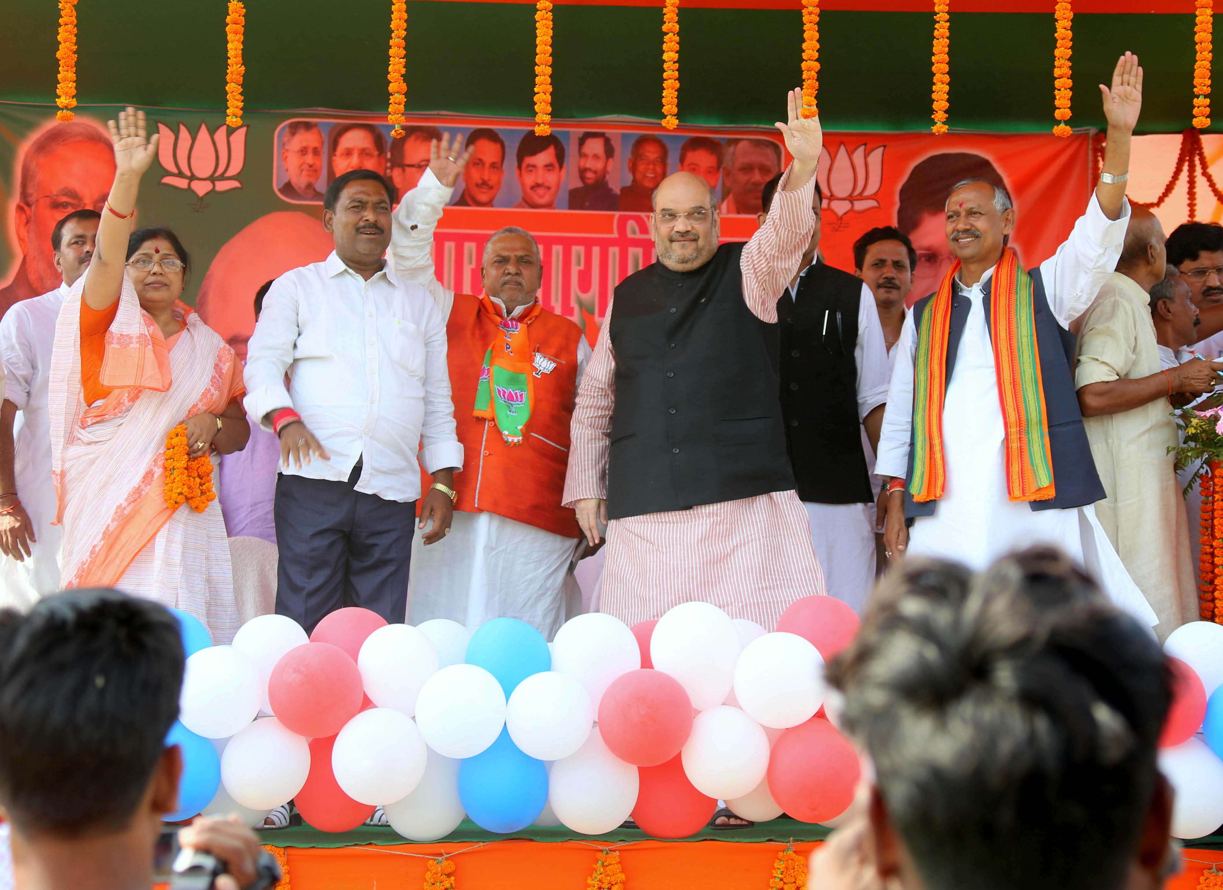 BJP National President, Shri Amit Shah addressing public meeting at Baldev College Ground, Yogiraj Circle Taraiya Bihar on October 24, 2015