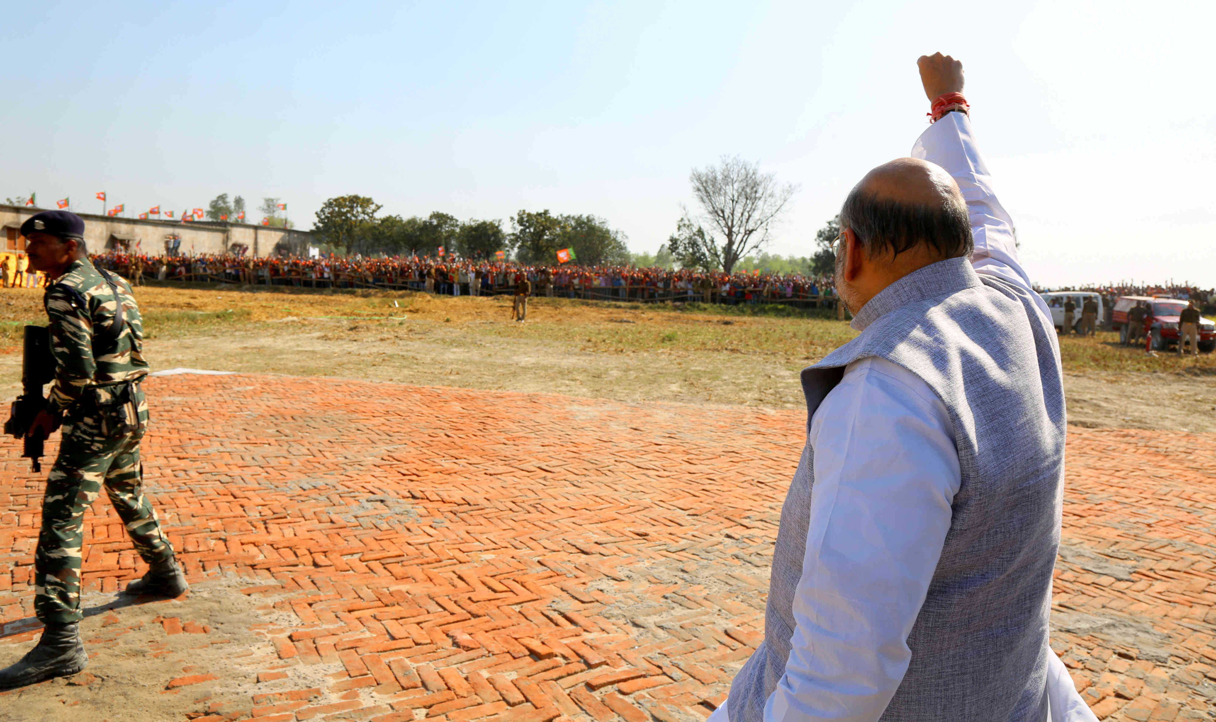 BJP National President, Shri Amit Shah addressing public meeting at Kanchanpur, Sujanganj, Mugra Badshahpur, Jaunpur District (Uttar Pradesh) on March 05, 2017