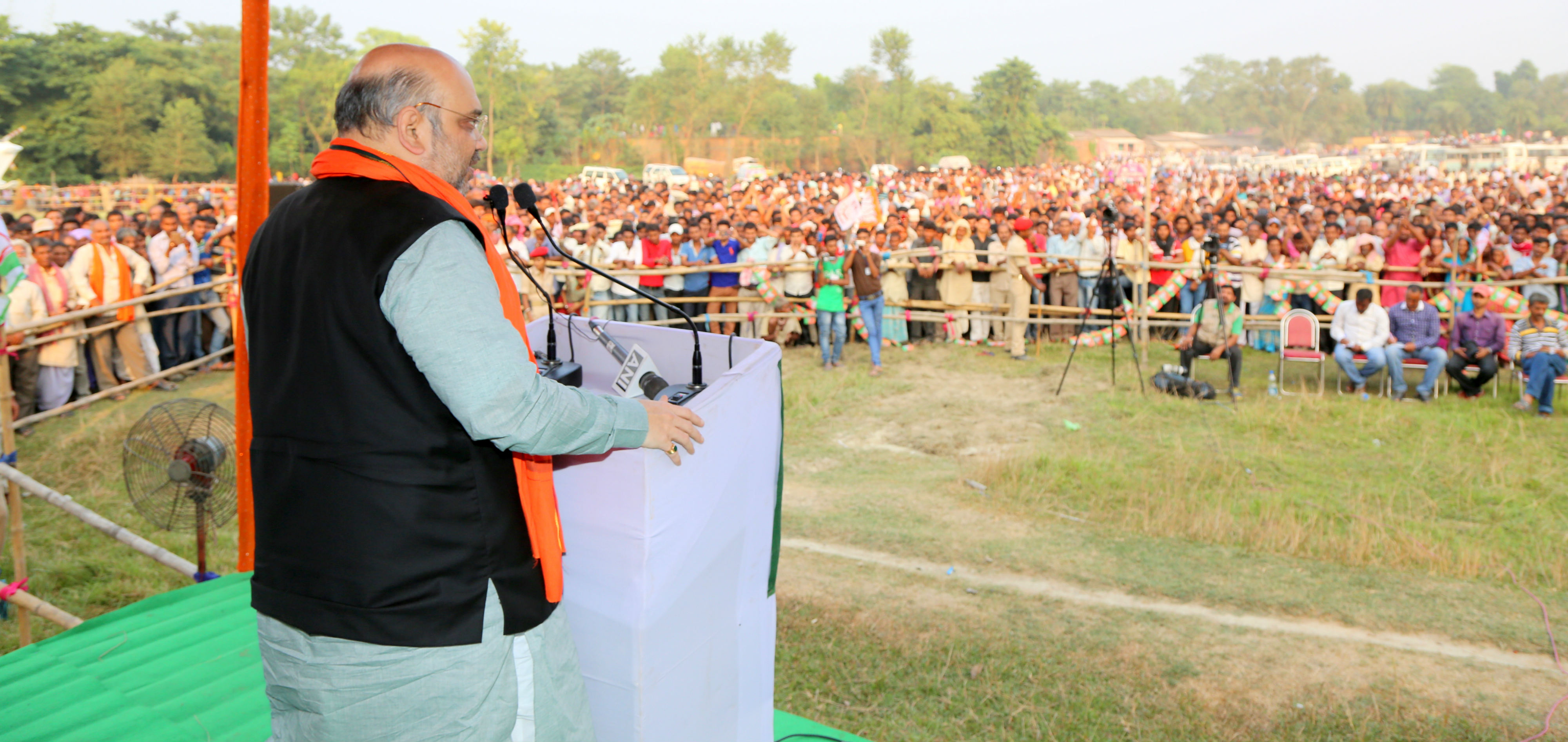 BJP National President, Shri Amit Shah addressing public meeting at Kata College Maidan Gaighat Bihar on October 27, 2015