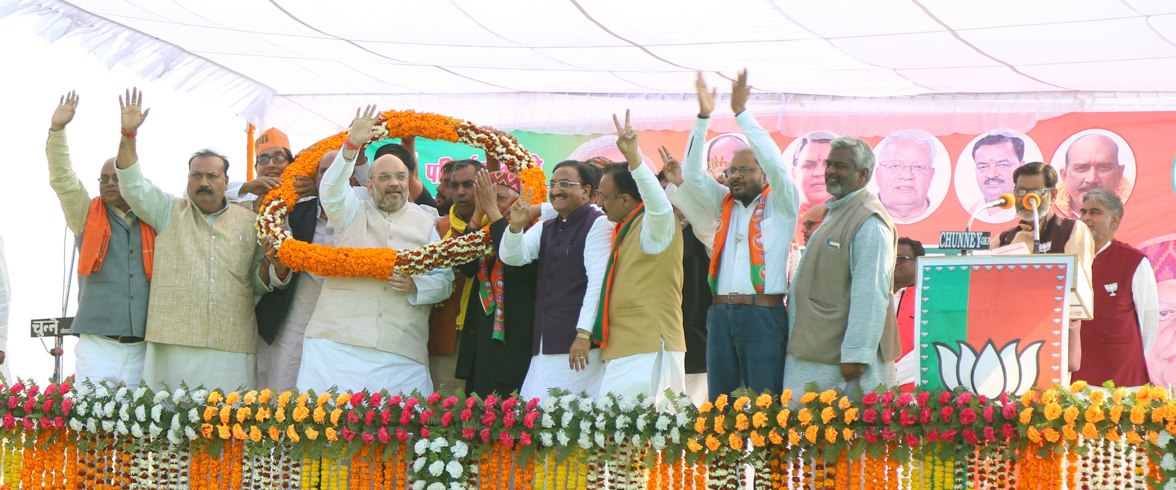 BJP National President, Shri Amit Shah addressing public meeting at Raja Sahab Hata Maidan, Purana Bazar, Tumkuhiraj, Kushinagar (Uttar Pradesh) on February 25, 2017