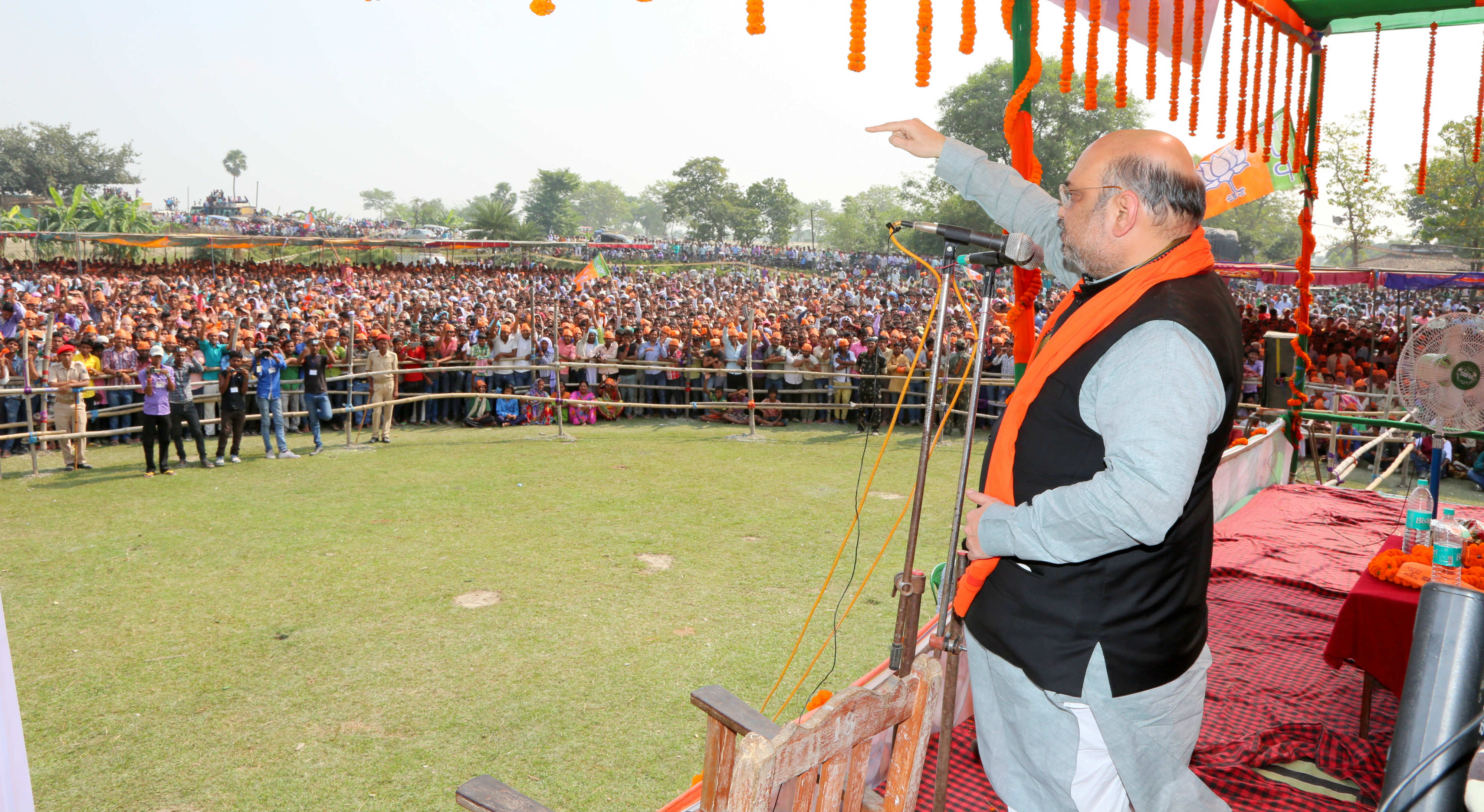 BJP National President, Shri Amit Shah addressing public meeting at Ramapur High School Maidan Sahibganj Bihar on October 27, 2015