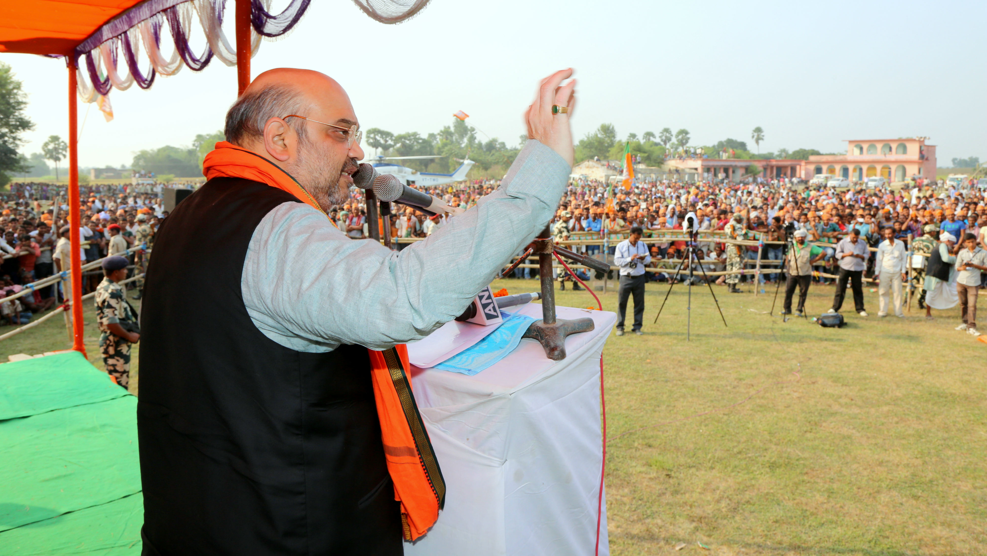 BJP National President, Shri Amit Shah addressing public meeting at Utkramit Madhya Vidyalaya, Mohammadpur Panchayat Bhartpur Sakra Bihar on October 27, 2015