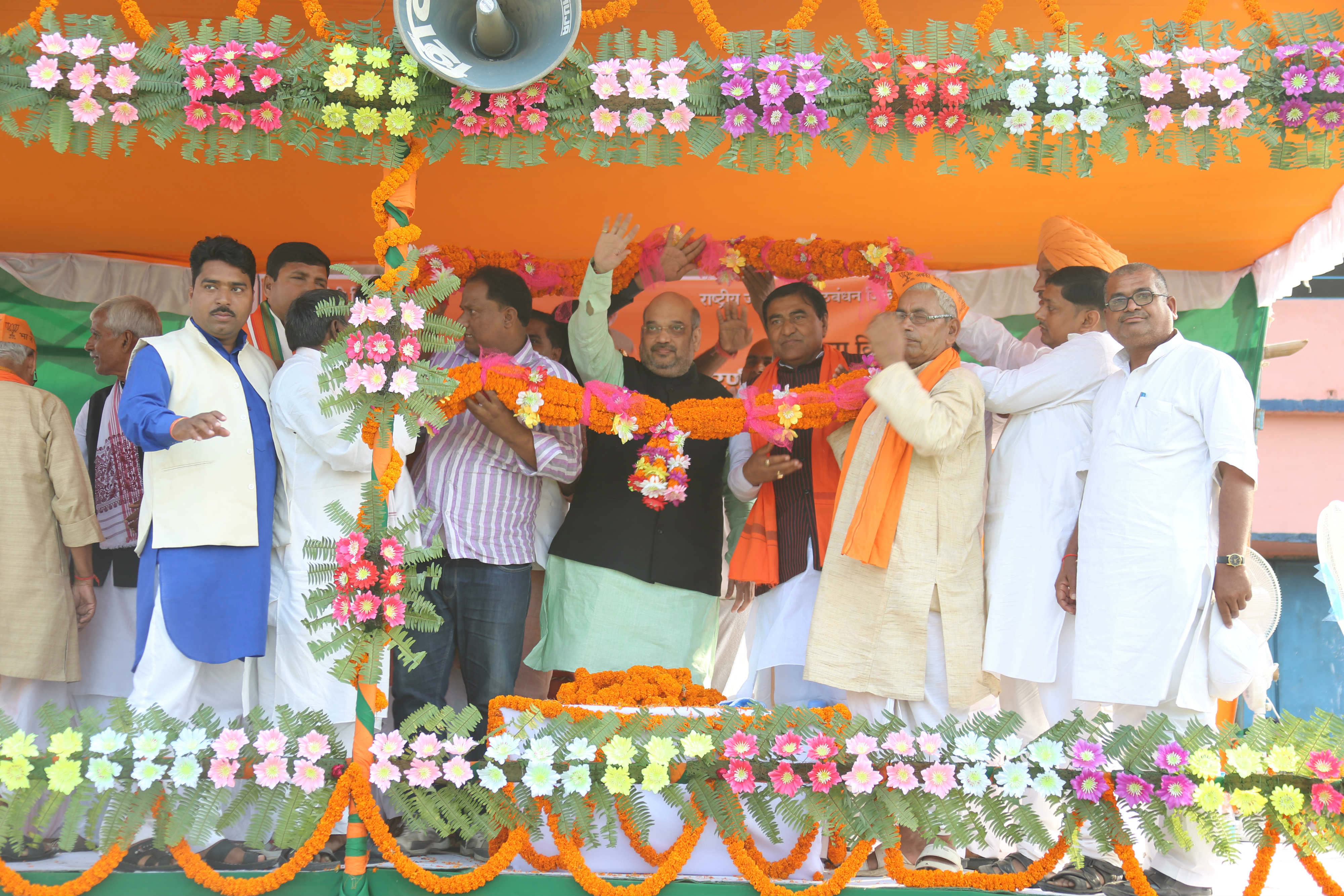 BJP National President, Shri Amit Shah addressing public meetings at Barva Kaparpura Ka Maidan Hathwa Bihar on October 26, 2015