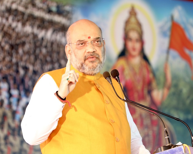 BJP National President, Shri Amit Shah addressing students of Vivekananda Institution in Puttur (Karnataka)