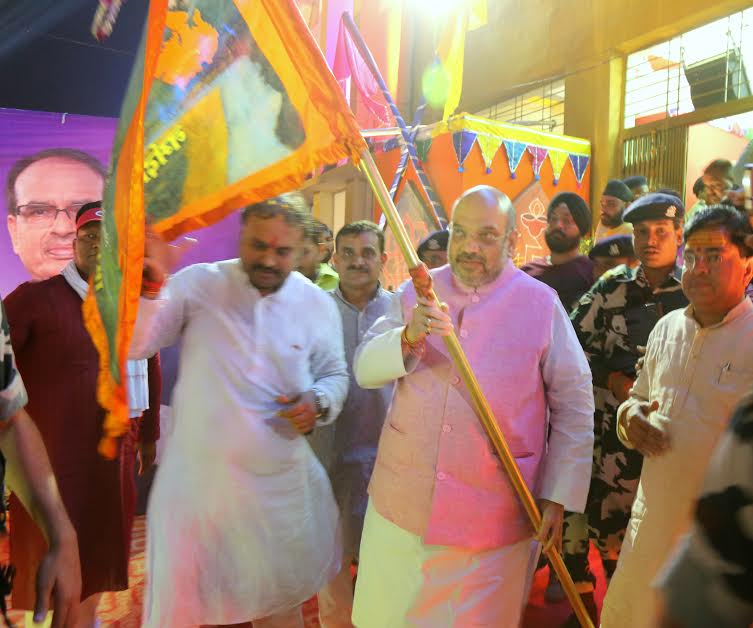 BJP National President, Shri Amit Shah addressing the Narmada Jan-Samwaad programme at Gwari Ghat, Jabalpur (Madhya Pradesh) on April 17, 2017