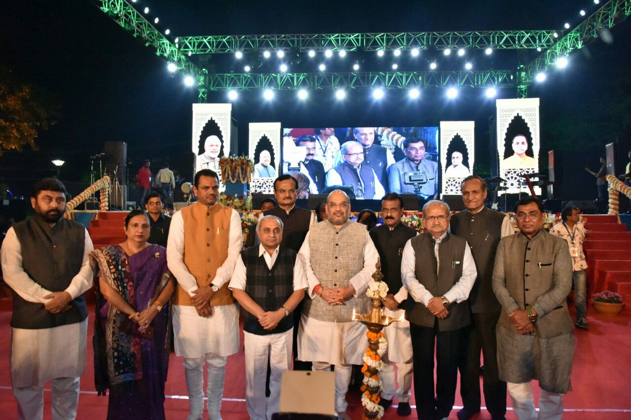 BJP National President Shri Amit Shah at Kankaria Carnival 2016 at Kankaria Lake, Ahmedabad (Gujarat) on December 31, 2016