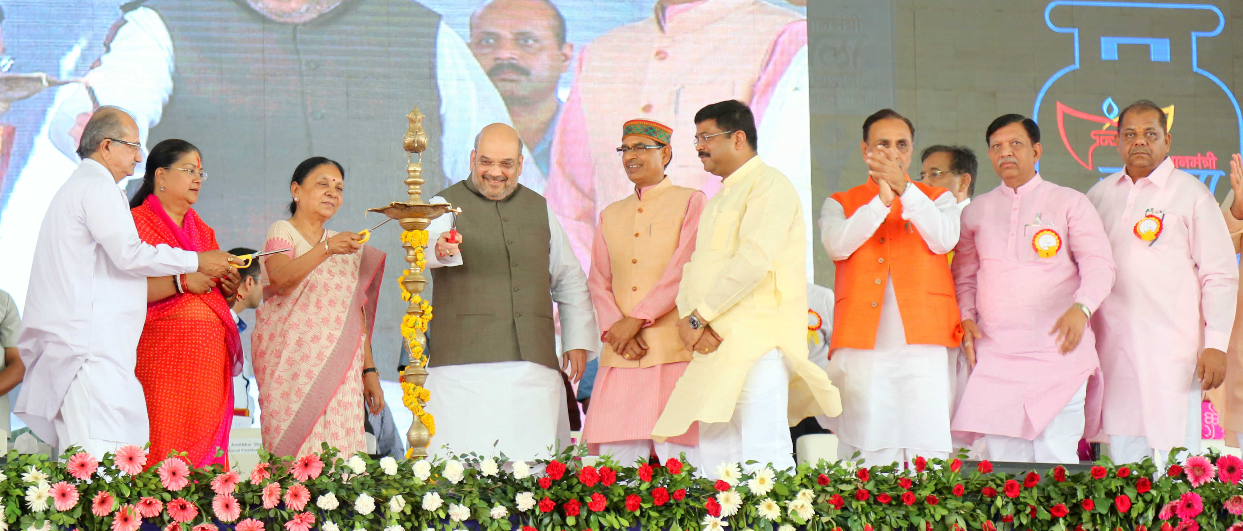 BJP National President, Shri Amit Shah at the regional launch of Pradhan Mantri Ujjwala Yojana at Dahod, Gujarat on May 15, 2016