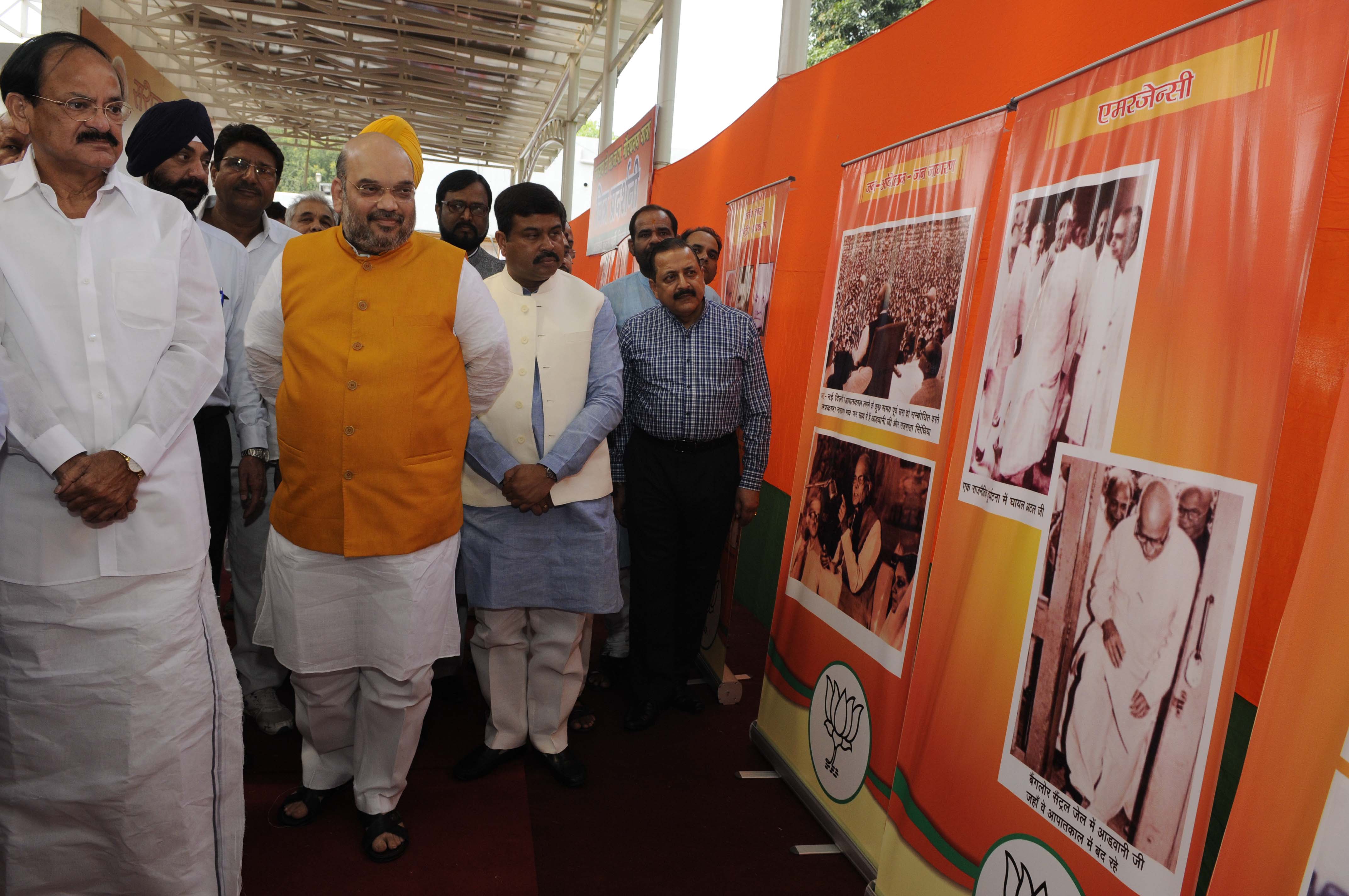 BJP National President, Shri Amit Shah, BJP Gen. Sec (Org) Shri Ramlal, Hon'ble Ministers, Sh M.V. Naidu, Sh Thawarchand Gehlot & other senior BJP leaders on BJP Sthapana Diwas at 11, Ashoka Road on April 6, 2015