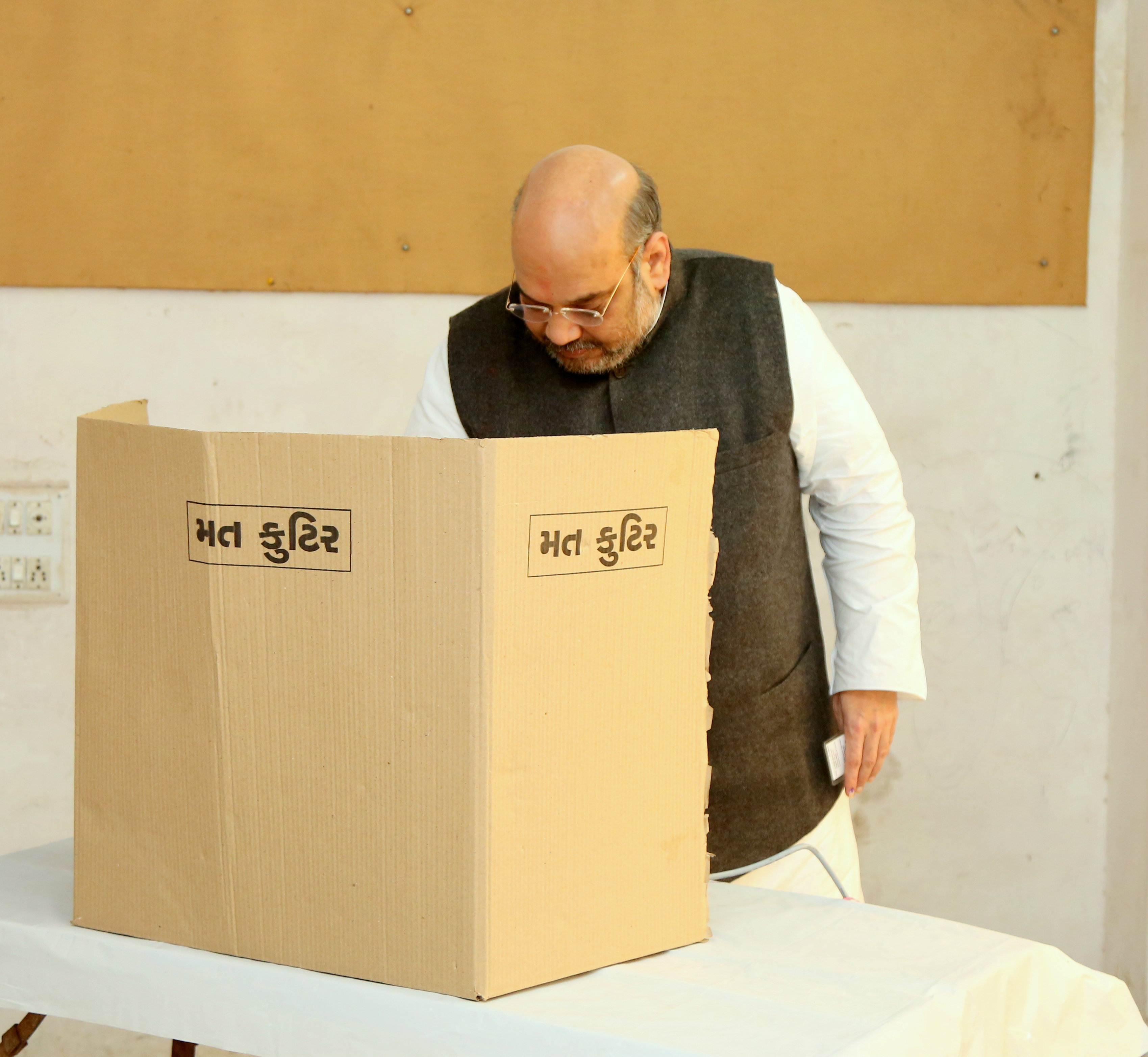 BJP National President Shri Amit Shah casting his vote in Ahmedabad Local body polls today at Naranpura, Ahmedabad on November 22, 2015