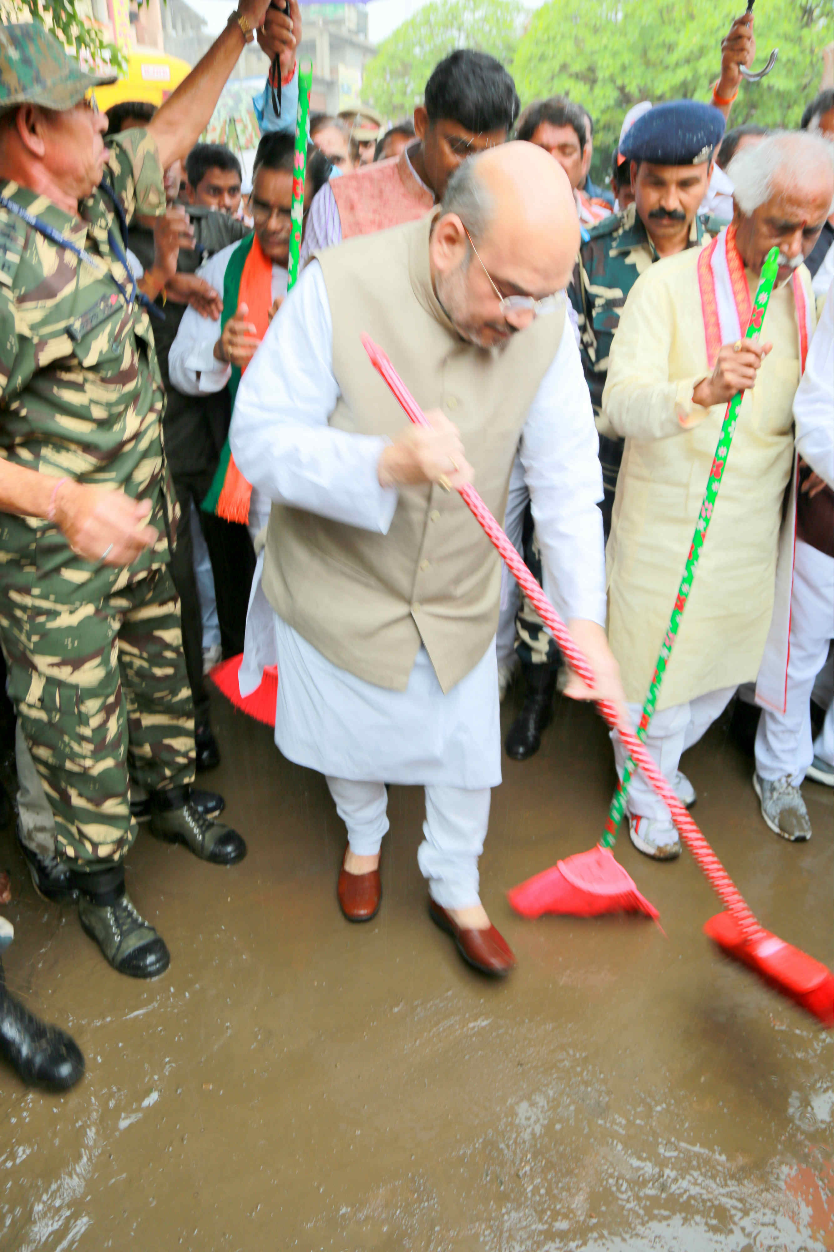 BJP National President Shri Amit Shah celebrating Seva Diwas by participating in Swachh Bharat Abhiyan & Planting a sapling in Hyderabad, Telangana on the occasion of Hon’ble PM Shri Narendra Modi ji’s Birthday on September 17, 2016