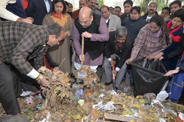 BJP National President, Shri Amit Shah doing Shramdan at Govt. Colony Albert Square, Sector - C, Gole Market on December 25, 2014