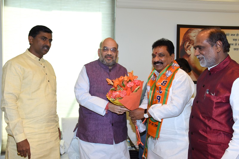 BJP National President, Shri Amit Shah during Jan Samwad at 11, Ashok Road on 1 May 2017