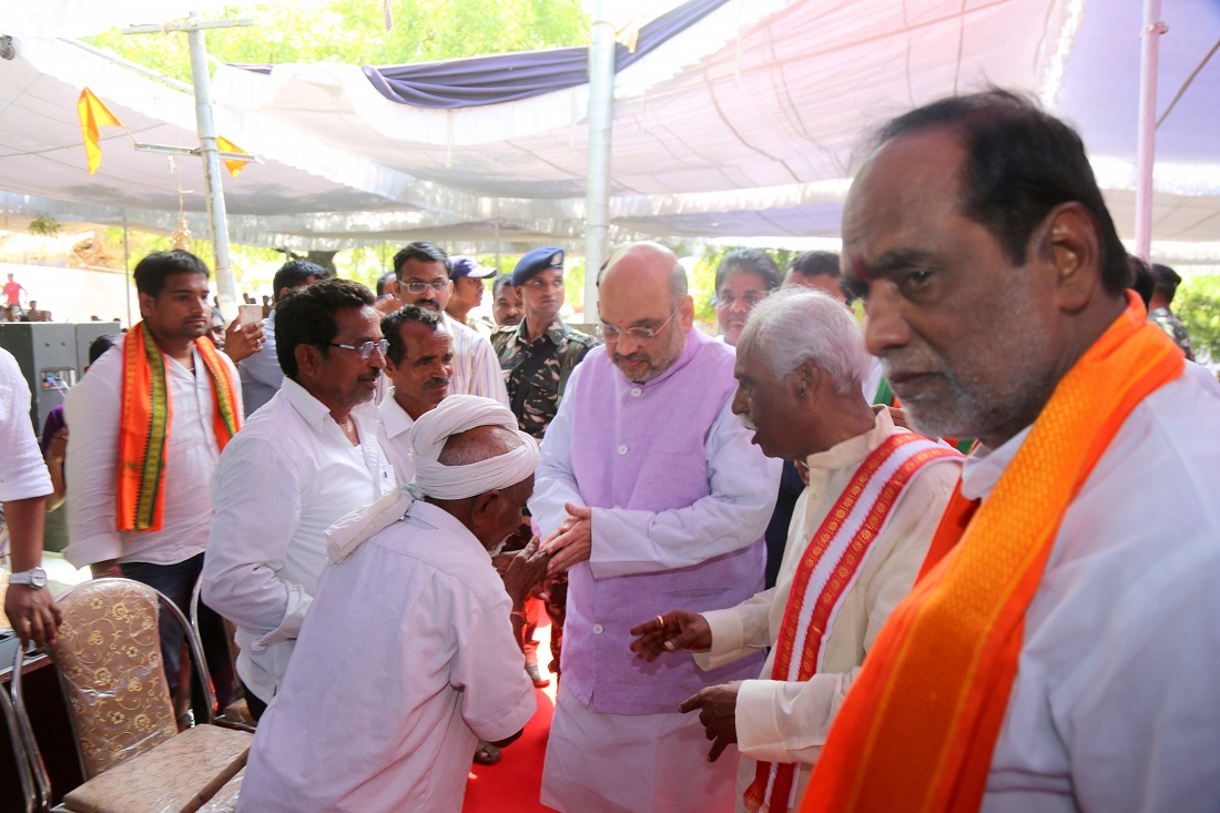 BJP National President, Shri Amit Shah felicitating the warriors who fought against the Razakars and their atrocities in Gundrampalli Village Telangana 24 May 2017