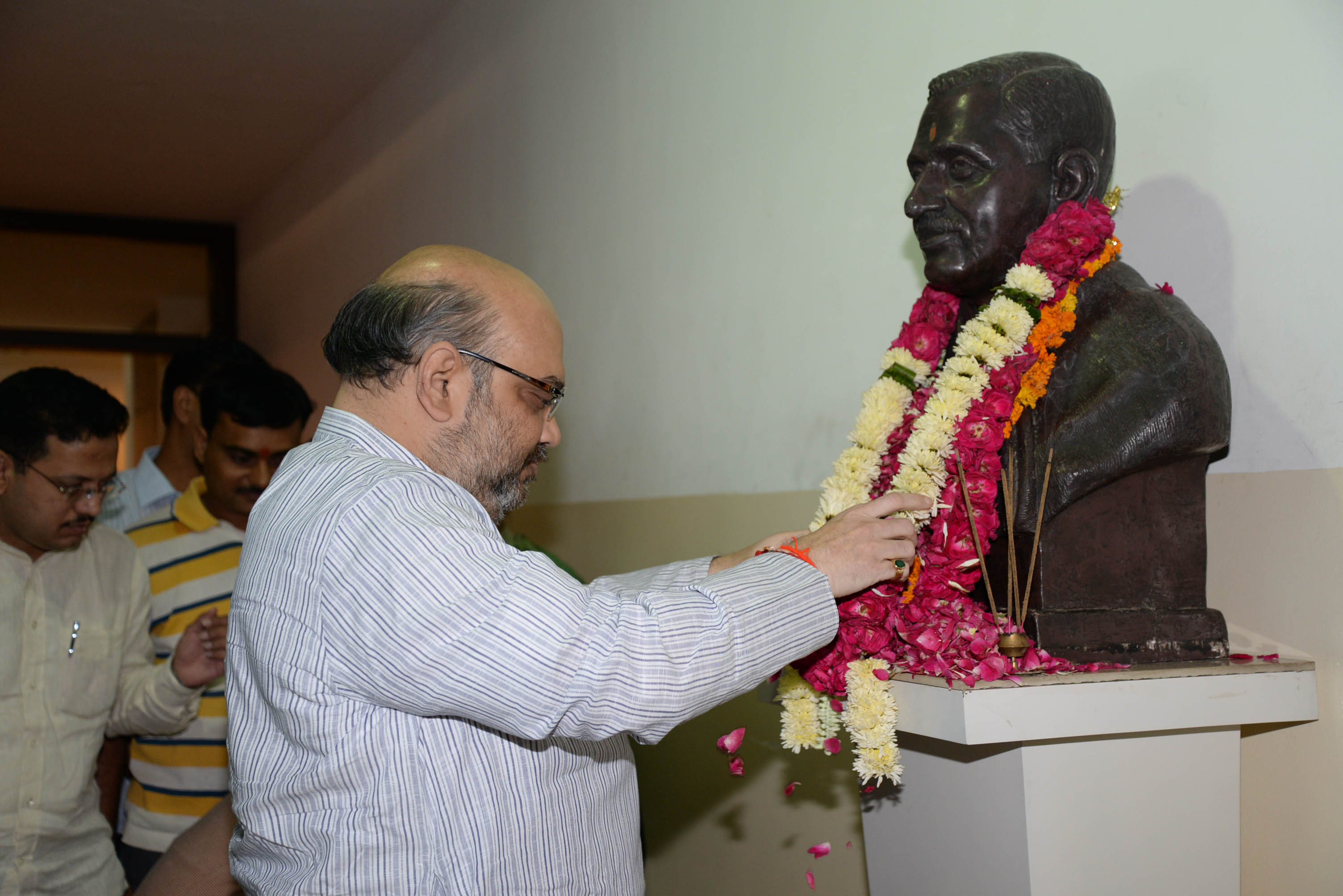  BJP National President, Shri Amit Shah giving floral tribute to Pt. Deendayal Upadhyay on Birth Anniversary at 11, Ashoka Road on September 25, 2014