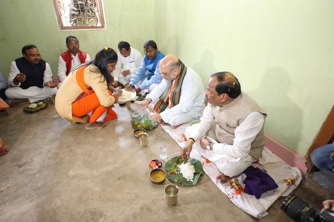 BJP National President Shri Amit Shah had lunch at the residence of Tribal BJP Karyakarta Shri Anil Urao in Ranchi, Jharkhand.