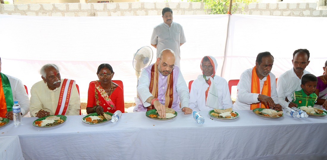 BJP National President Shri Amit Shah having lunch at dalit karyakarta Shri Erigipapulu Ramulamma's residence in Pedda Devulapalli village, Telangana on 23 May 2017