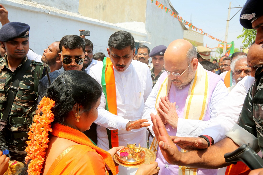  BJP National President, Shri Amit Shah having lunch in a dalit basti at Indira Colony, Bhongir Telangana on 24 May 2017