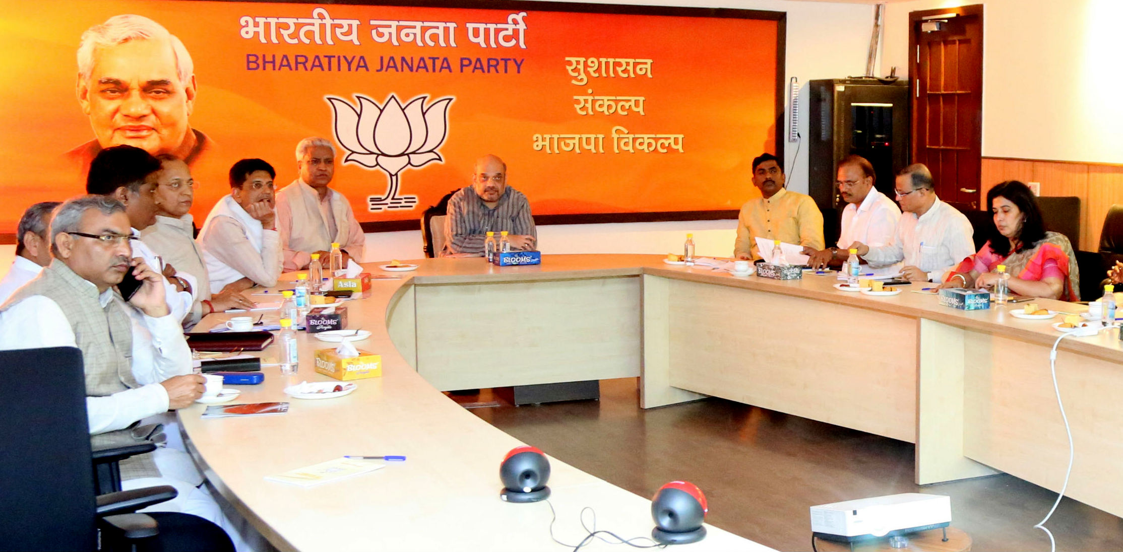 BJP National President, Shri Amit Shah held a review meeting with BJP National General secretaries for BJP National Council in Kozhikode at 11, Ashoka Road on September 20, 2016