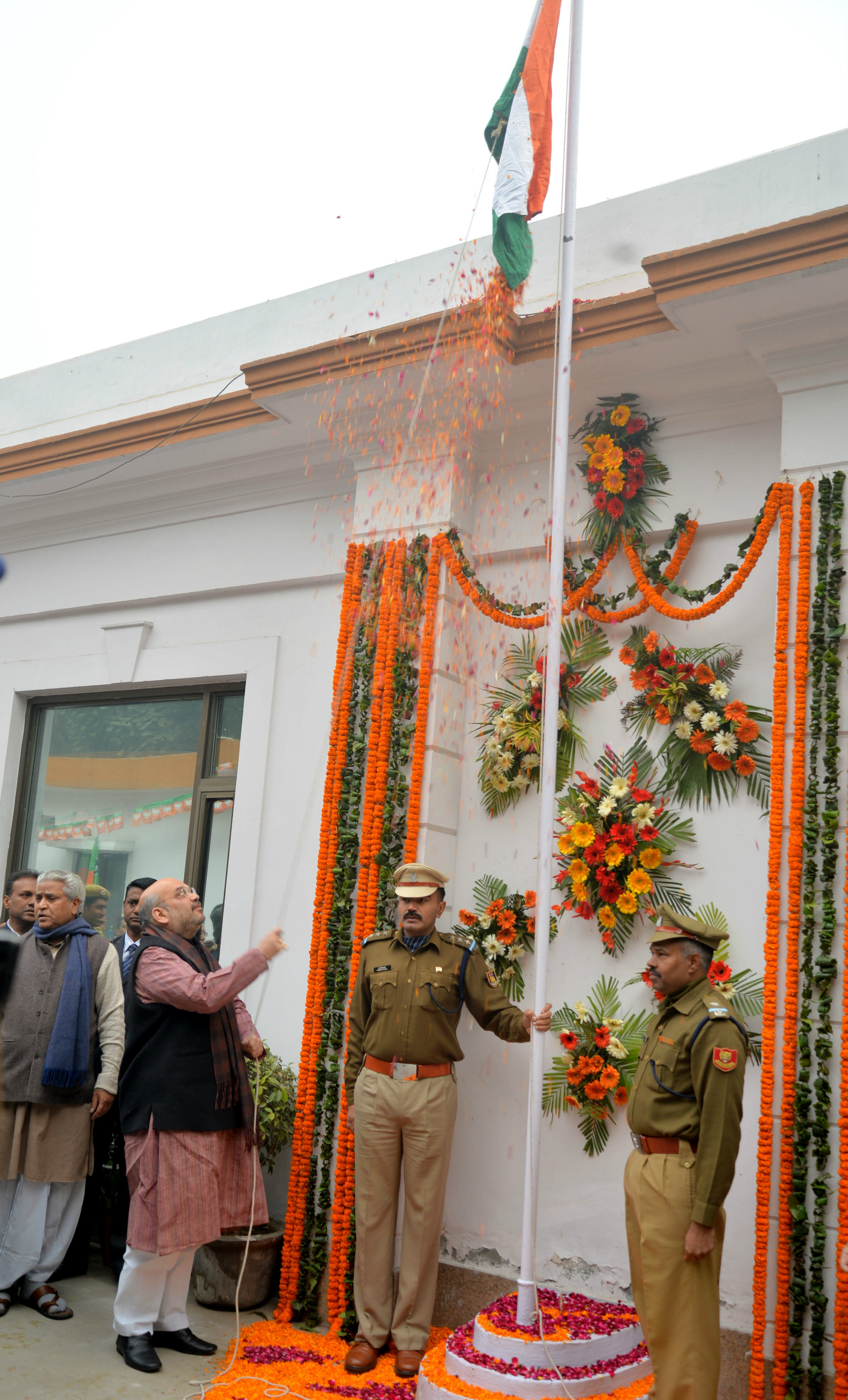 BJP National President, Shri Amit Shah hoisting the National Flag on the occasion of Republic Day at 11, Ashoka Road, New Delhi on January 26, 2016