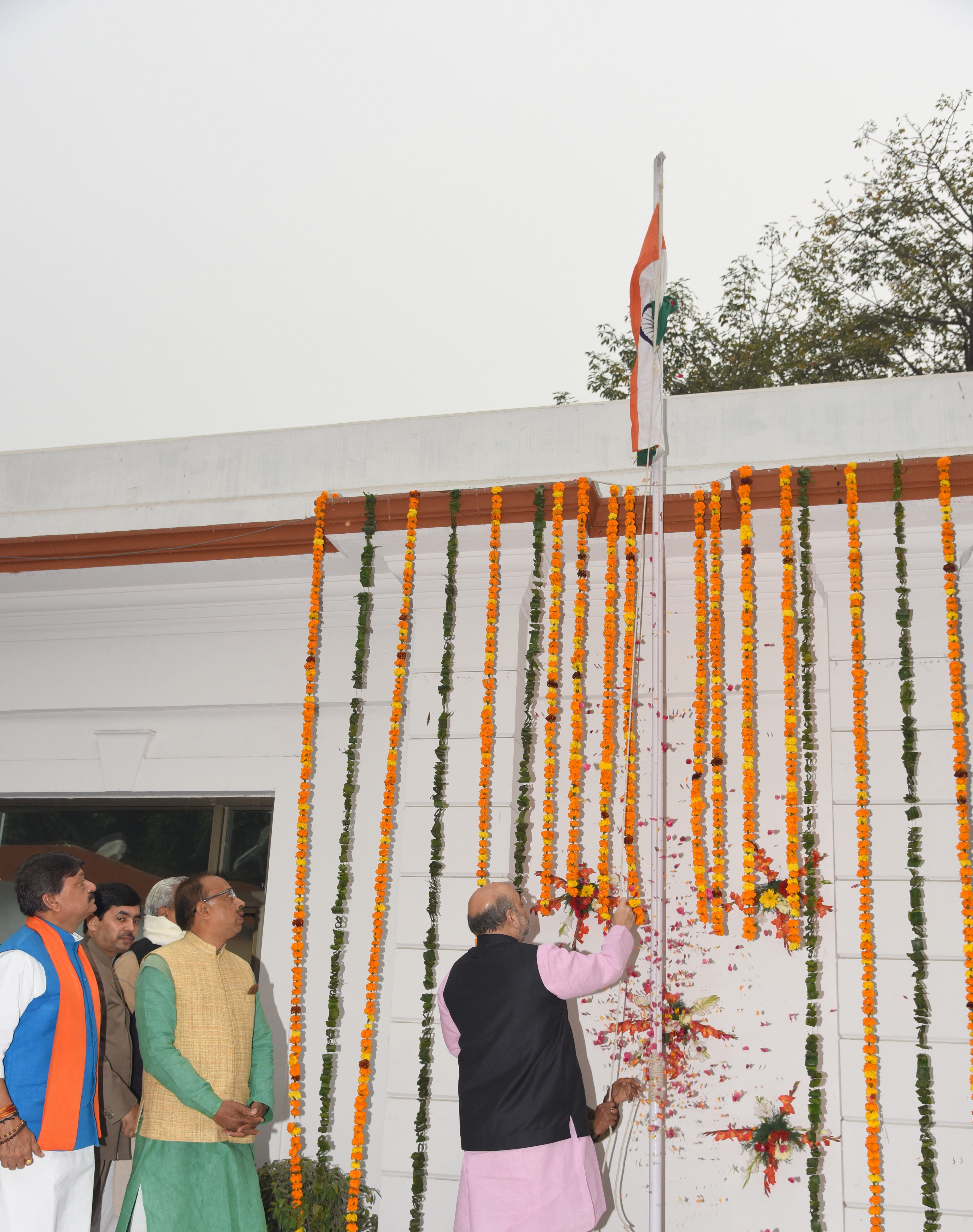 BJP National President, Shri Amit Shah hoisting the National Flag on the occasion of Republic Day at 11, Ashoka Road, New Delhi on January 26, 2017