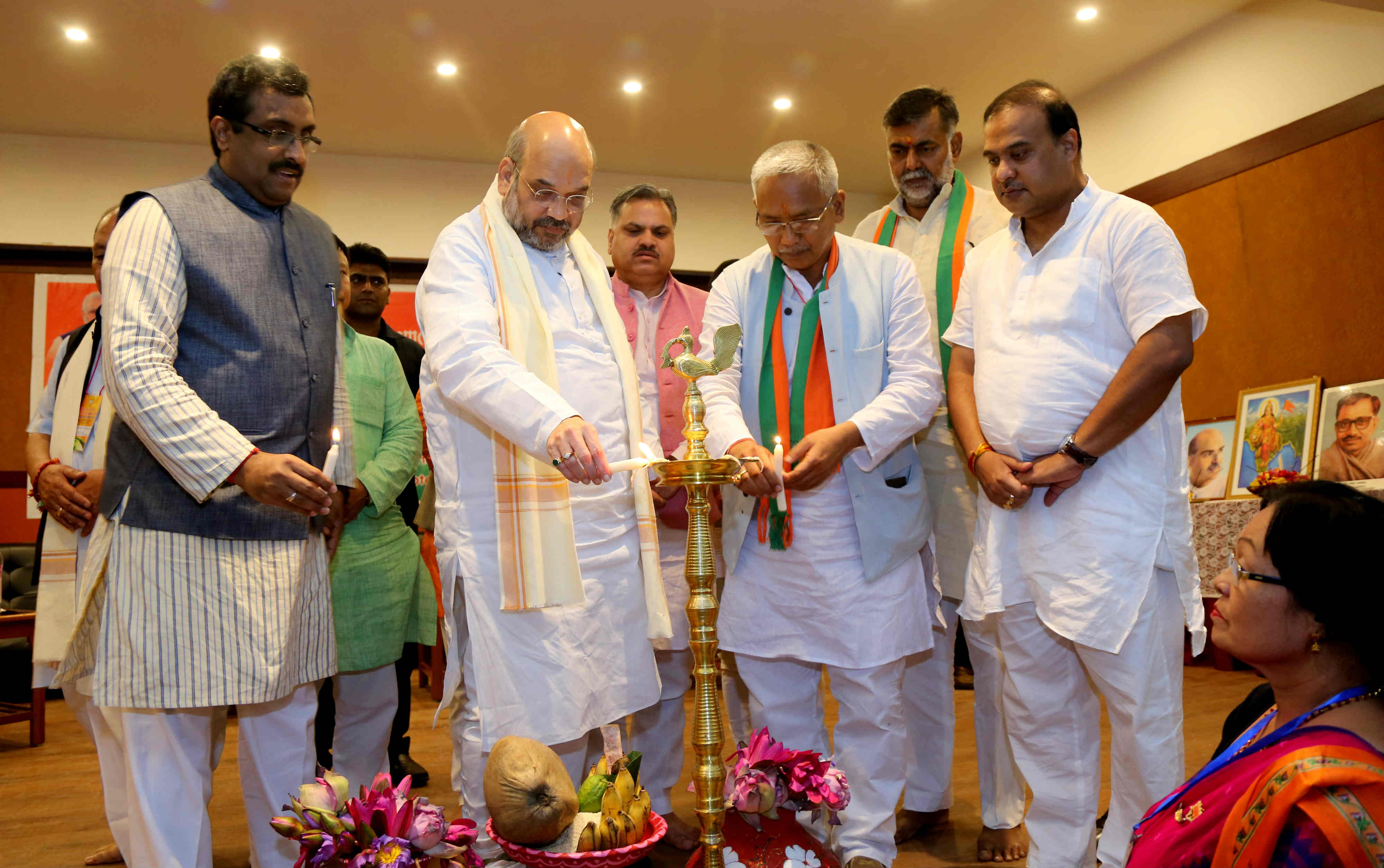 BJP National President, Shri Amit Shah inaugurating BJP Manipur State Executive Meeting in Imphal (Manipur) on September 15, 2016