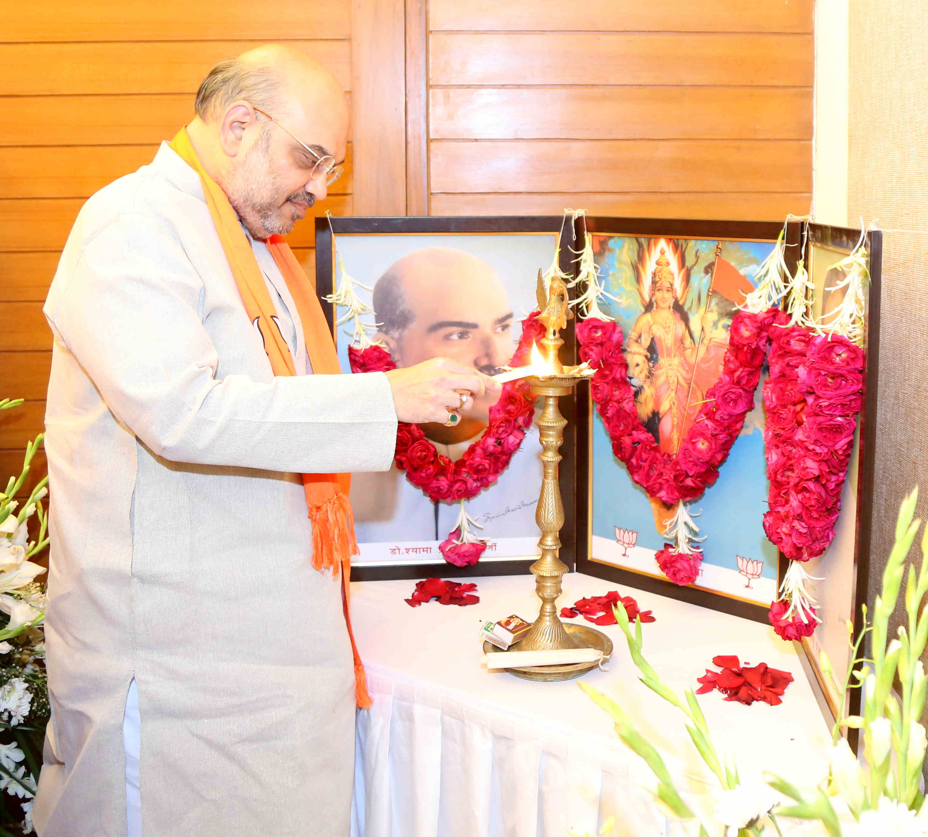 BJP National President, Shri Amit Shah inaugurating "Chintan Shivir" of BJP Gujarat in Ahmedabad on December 18, 2016