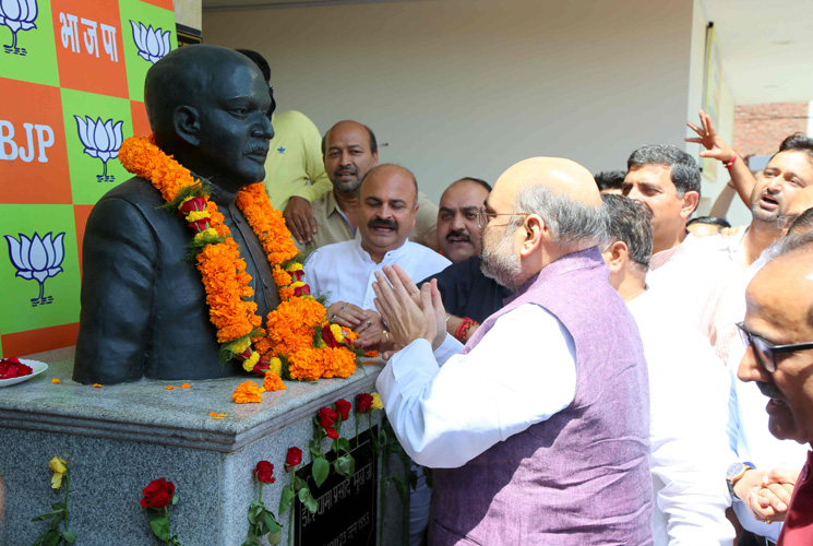 BJP National President Shri Amit Shah inaugurating Nanaji Deshmukh Library and E-Library at State BJP Office, Jammu on 30 April 2017