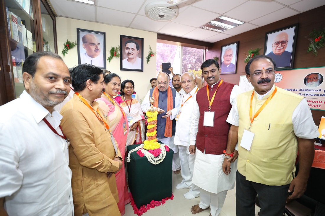 BJP National President, Shri Amit Shah inaugurating Nanaji Deshmukh Library at BJP State Office, Bengaluru (Karnataka) on 12 August 2017.