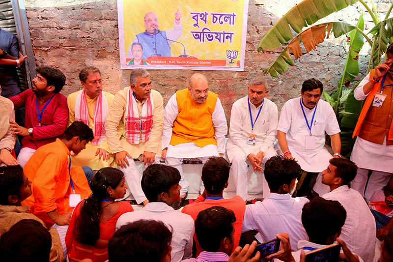 BJP National President, Shri Amit Shah interacting with general public and booth level Karyakartas at Booth no269, Bhowanipore, Kolkata on April 26, 2017