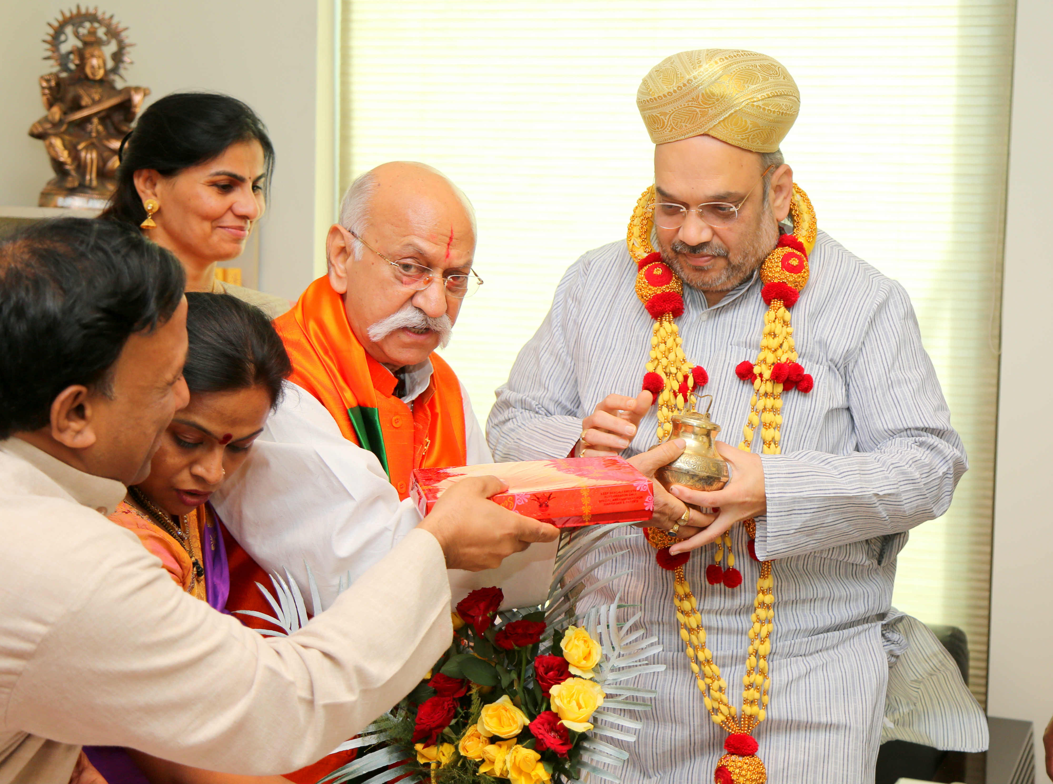 BJP National President, Shri Amit Shah interacting with Karyakartas & General Public during Jan-Samwad at 11, Ashoka Road on April 04, 2016