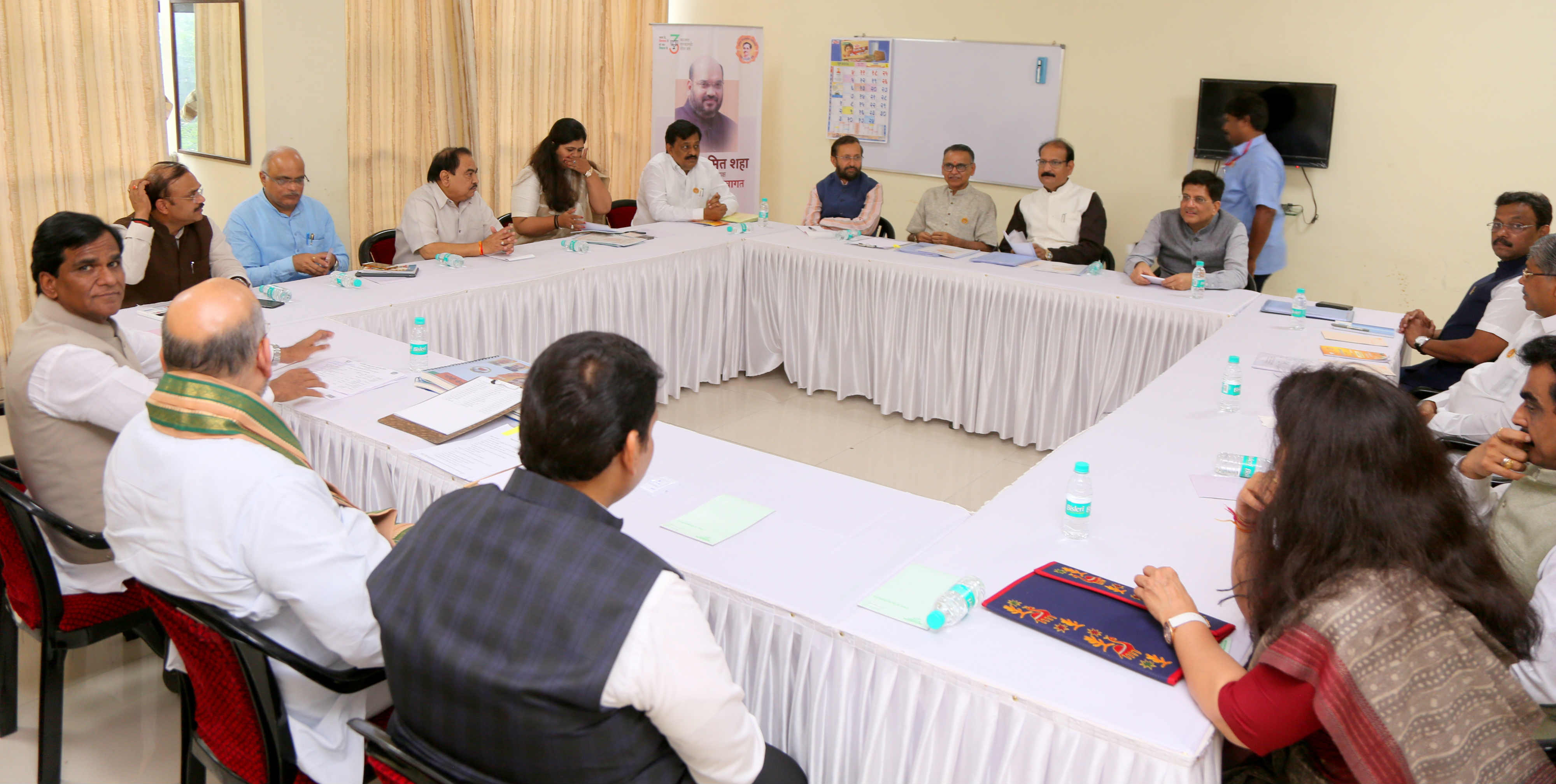 BJP National President, Shri Amit Shah interacting with Maharashtra State BJP Core Committee