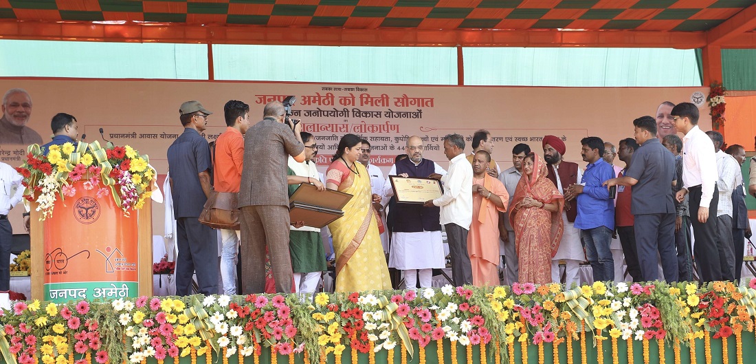 BJP National President, Shri Amit Shah launching several development schemes & handing over the sanction letters to the beneficiaries in Gauriganj, Amethi (UP) on 10 oct 2017