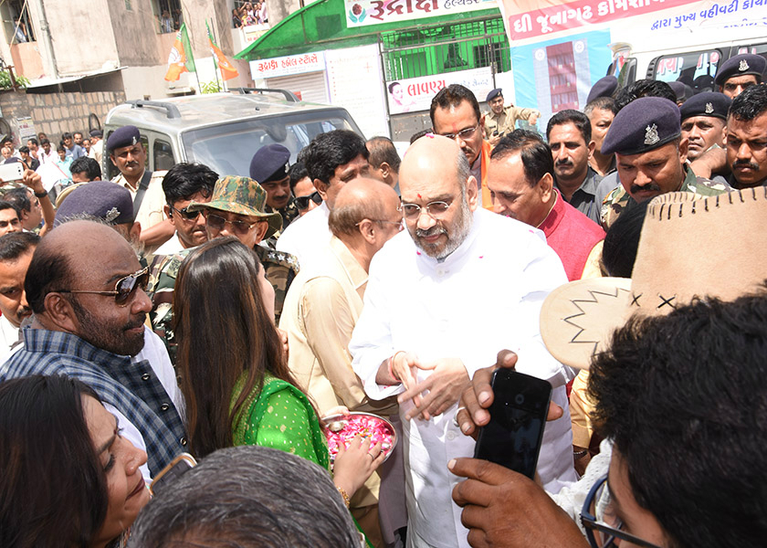 BJP National President, Shri Amit Shah laying foundation stone of New Building of "Junagadh Commercial Cooperative Bank" Opp. Bus Stand, Near Moti Baug, Junagadh Gujarat on 20 June 2017