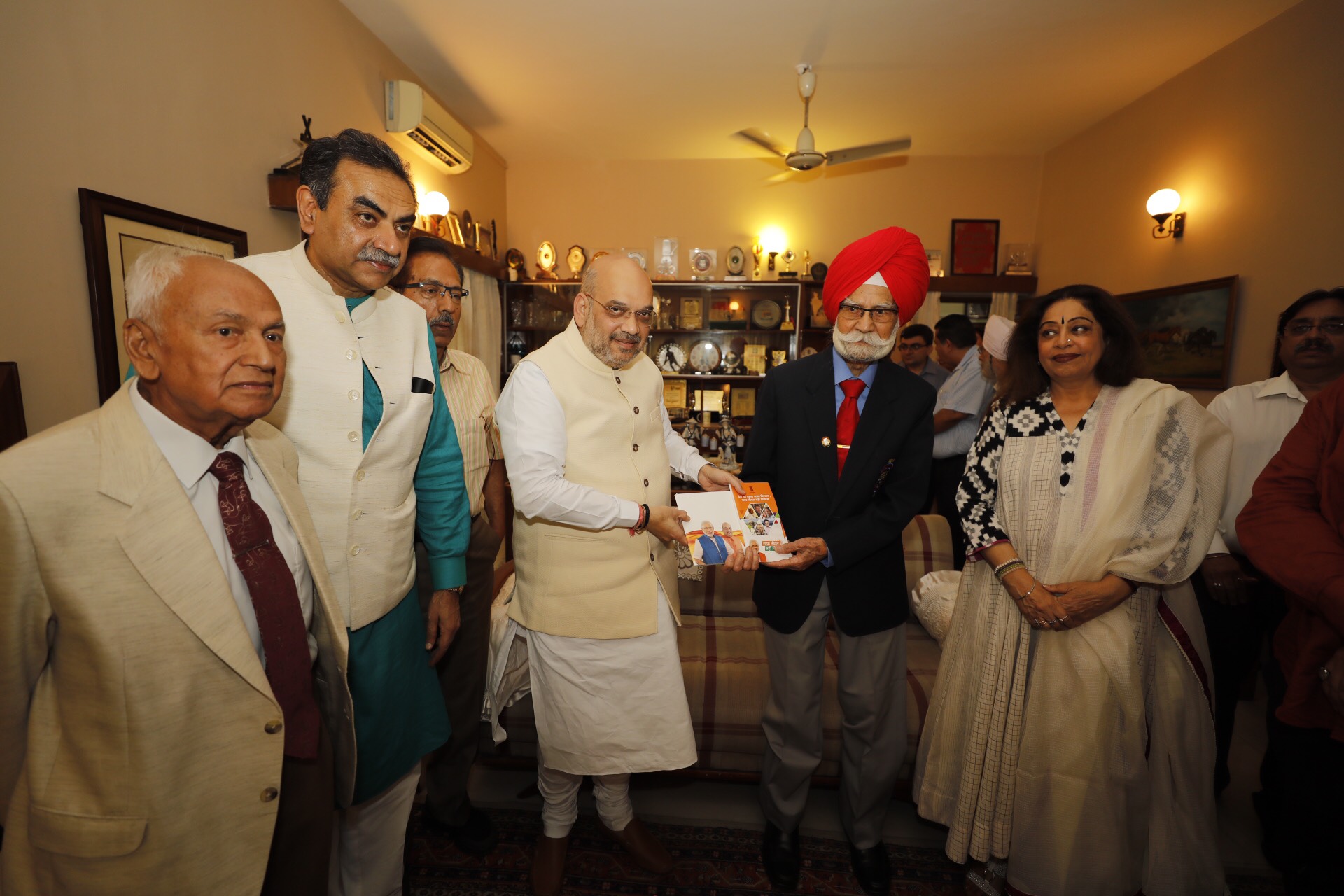 Photographs : BJP National President Shri Amit Shah met former India Hockey Player Shri Balbir Singh at his residence in Chandigarh as a part of Sampark for Samarthan campaign