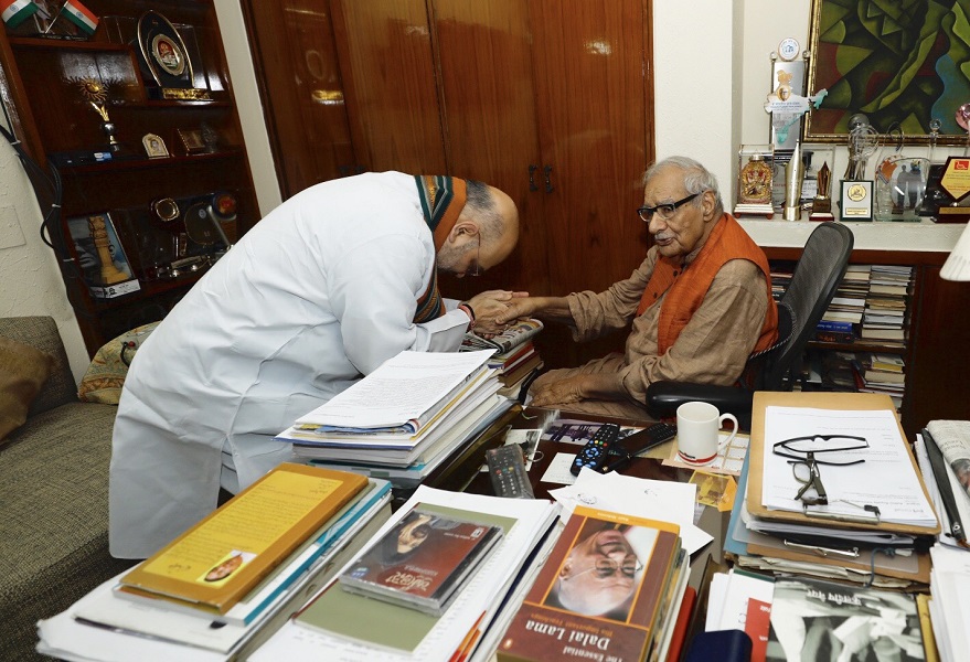 Photographs : BJP National President Shri Amit Shah met veteran journalist Shri Kuldip Nayar ji as a part of Sampark for Samarthan campaign at his residence in New Delhi